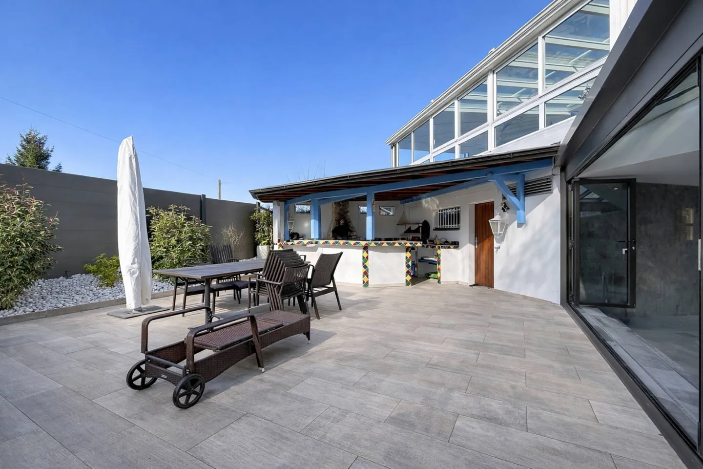 Elegante Familienvilla mit Innenpool, Sauna und Hammam - Foto 7 von 13