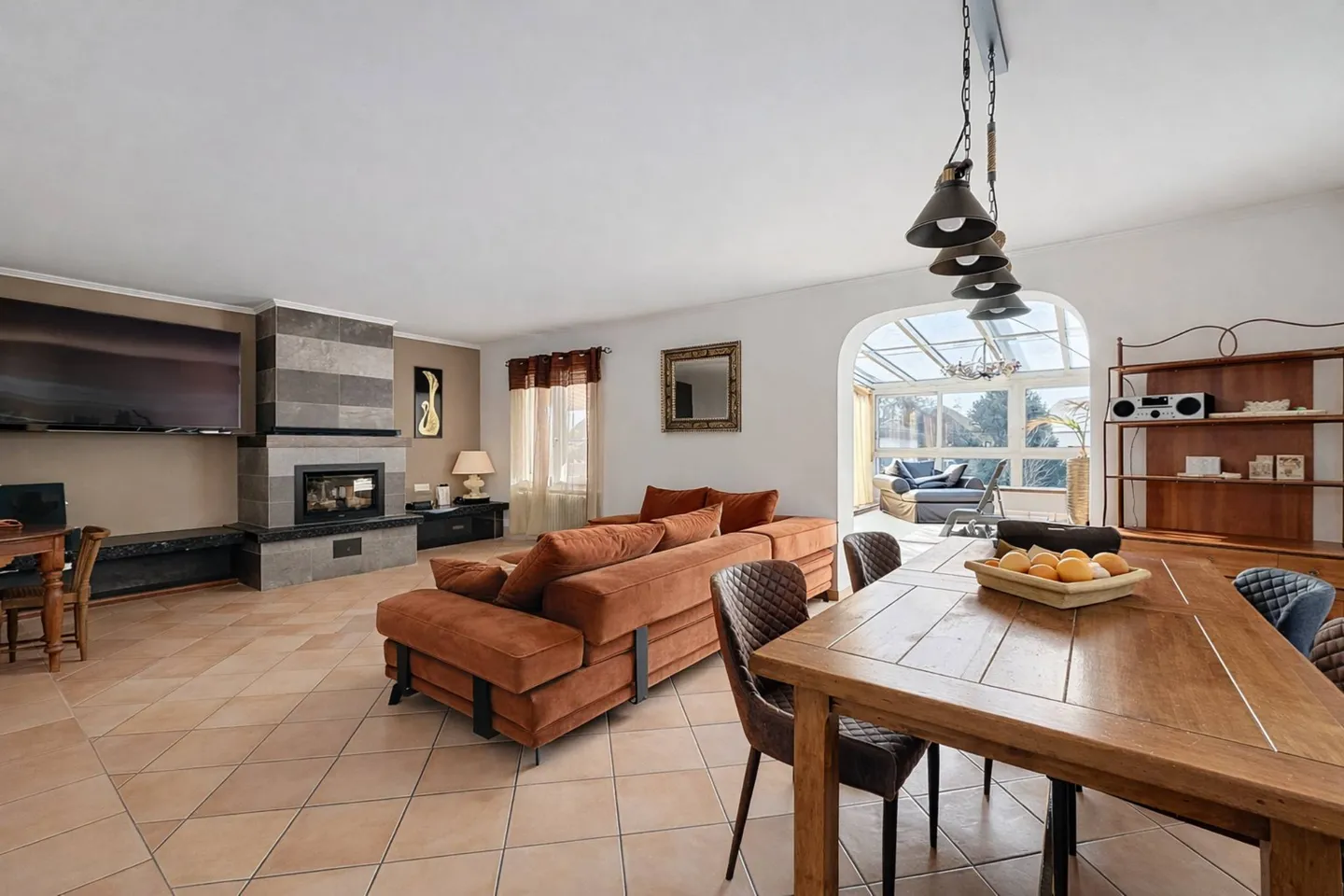 Elegante Familienvilla mit Innenpool, Sauna und Hammam - Foto 3 von 13