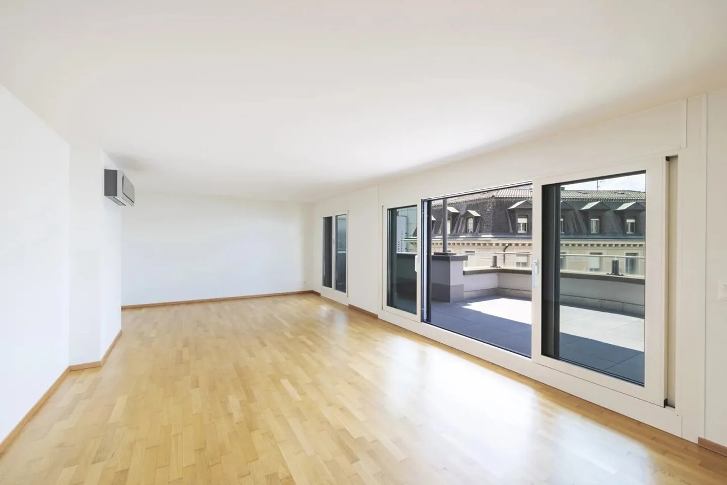 Superb penthouse in the heart of Montreux - Photo 3 of 11