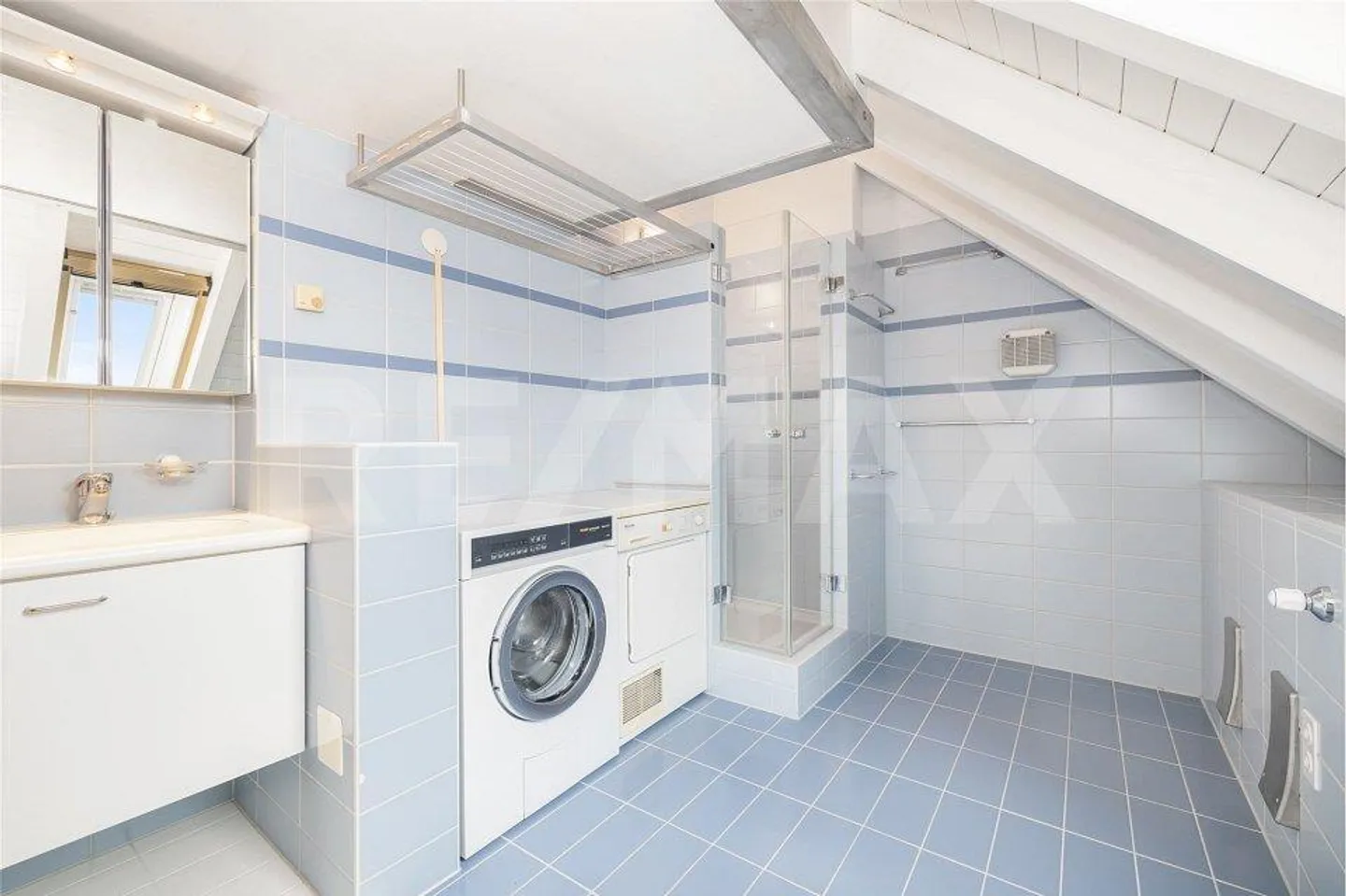 Maisonette con architettura unica e spazi abitativi versatili - Foto 9 di 13