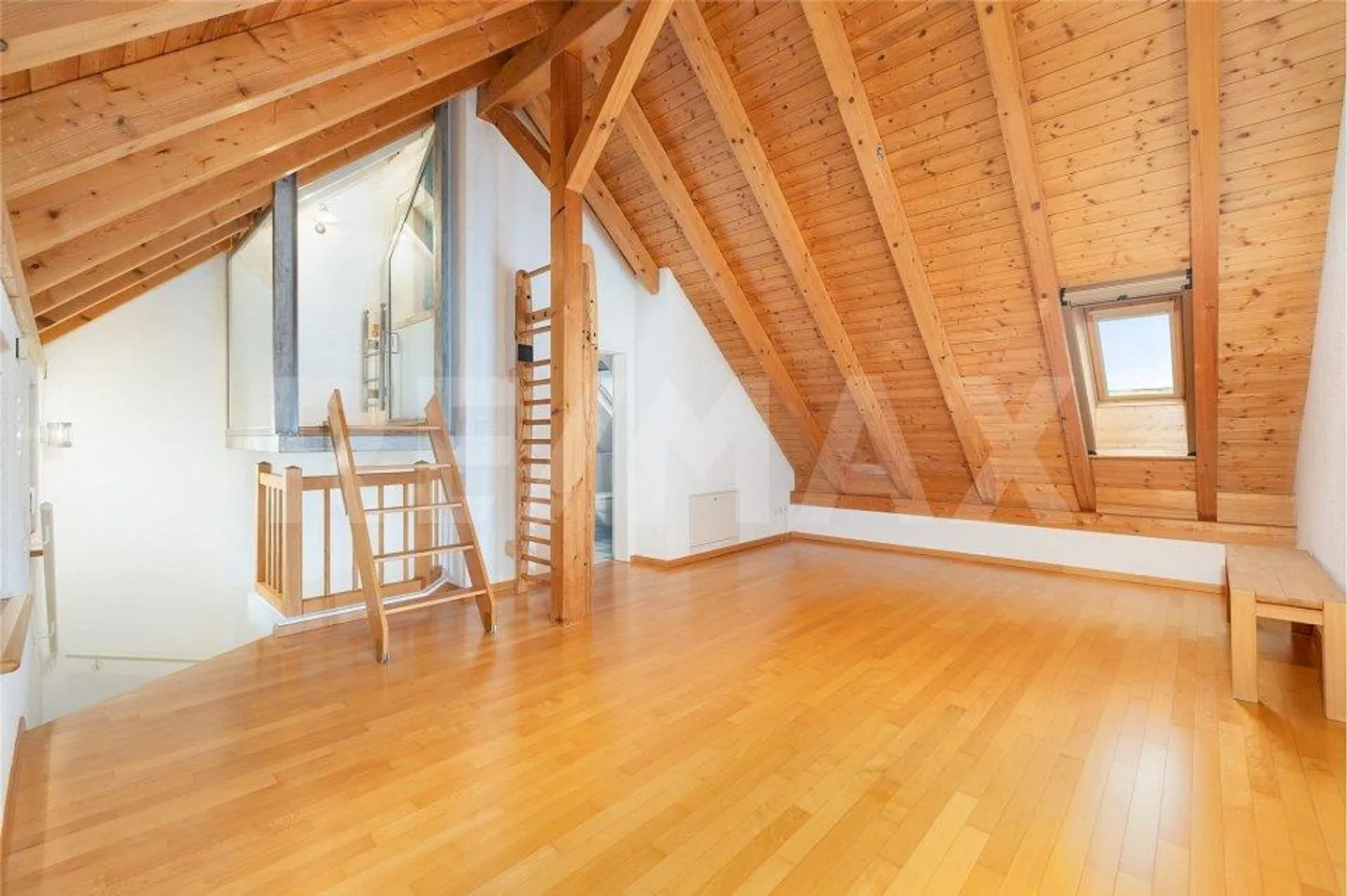 Maisonette con architettura unica e spazi abitativi versatili - Foto 10 di 13