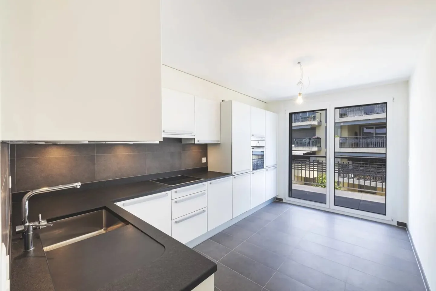 Superb penthouse in the heart of Montreux - Photo 5 of 11