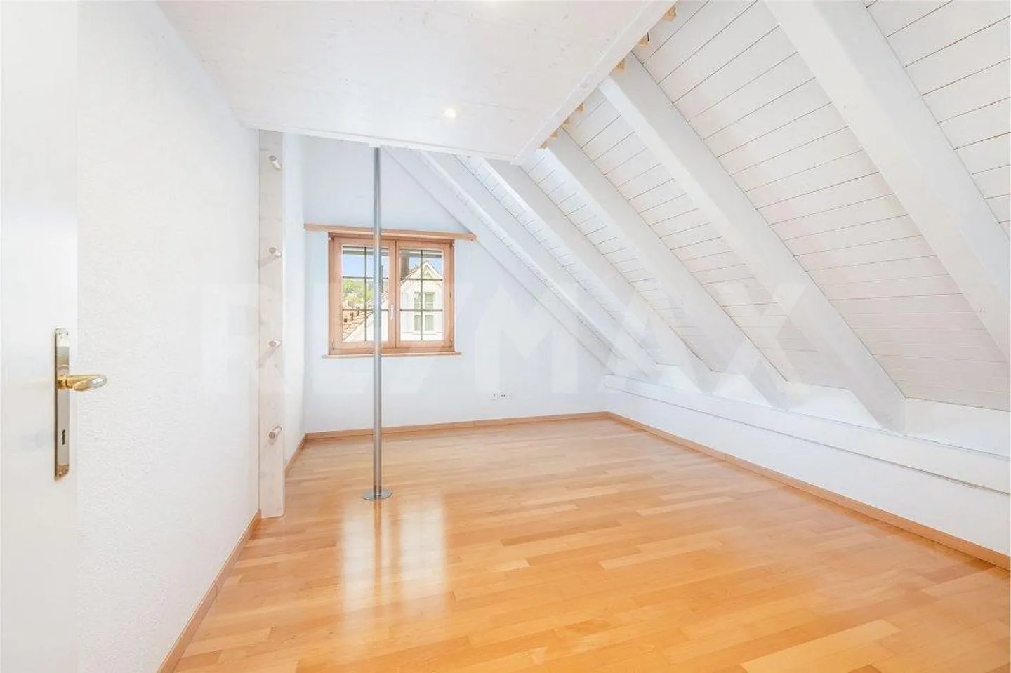 Maisonette con architettura unica e spazi abitativi versatili - Foto 8 di 13