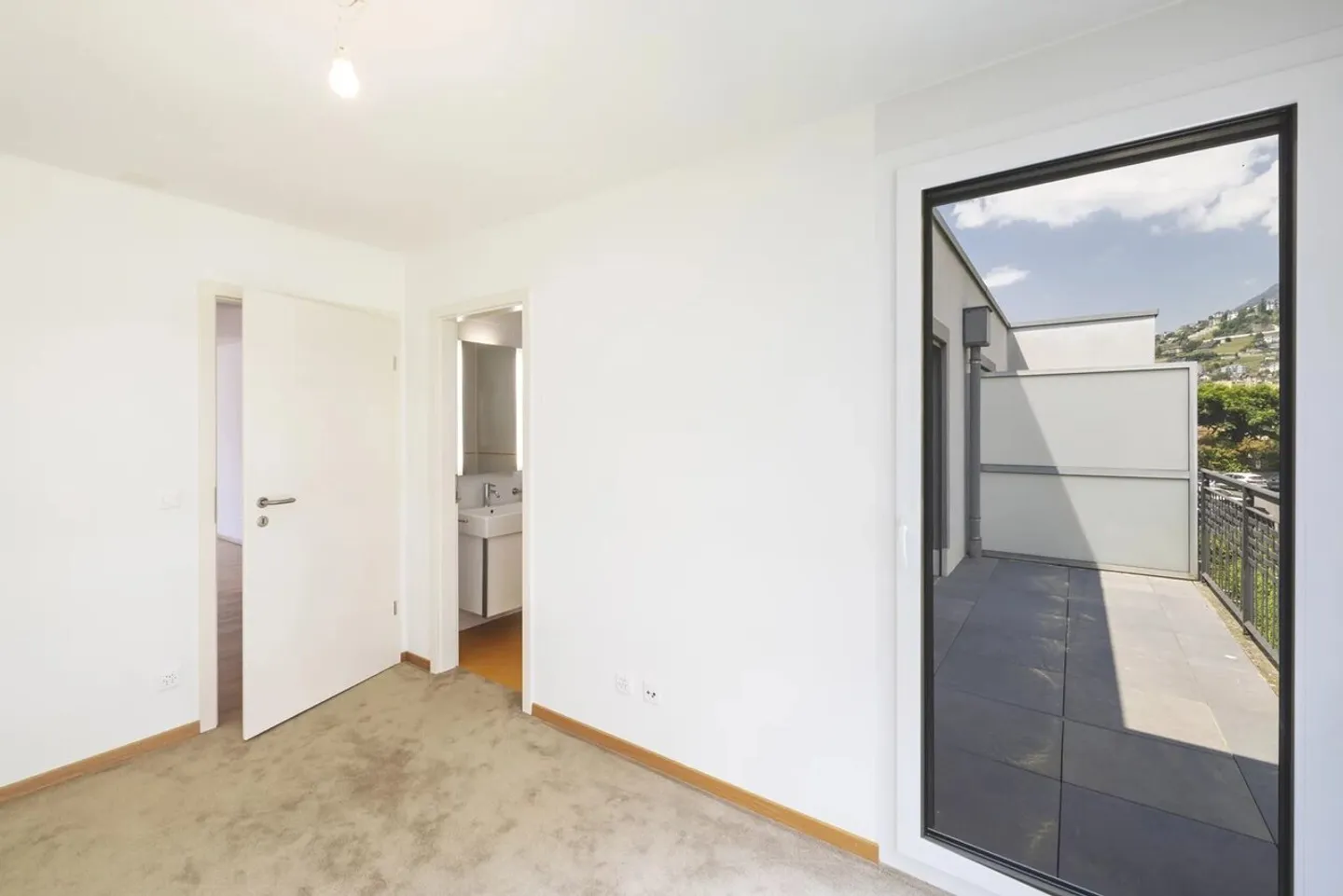 Superb penthouse in the heart of Montreux - Photo 9 of 11