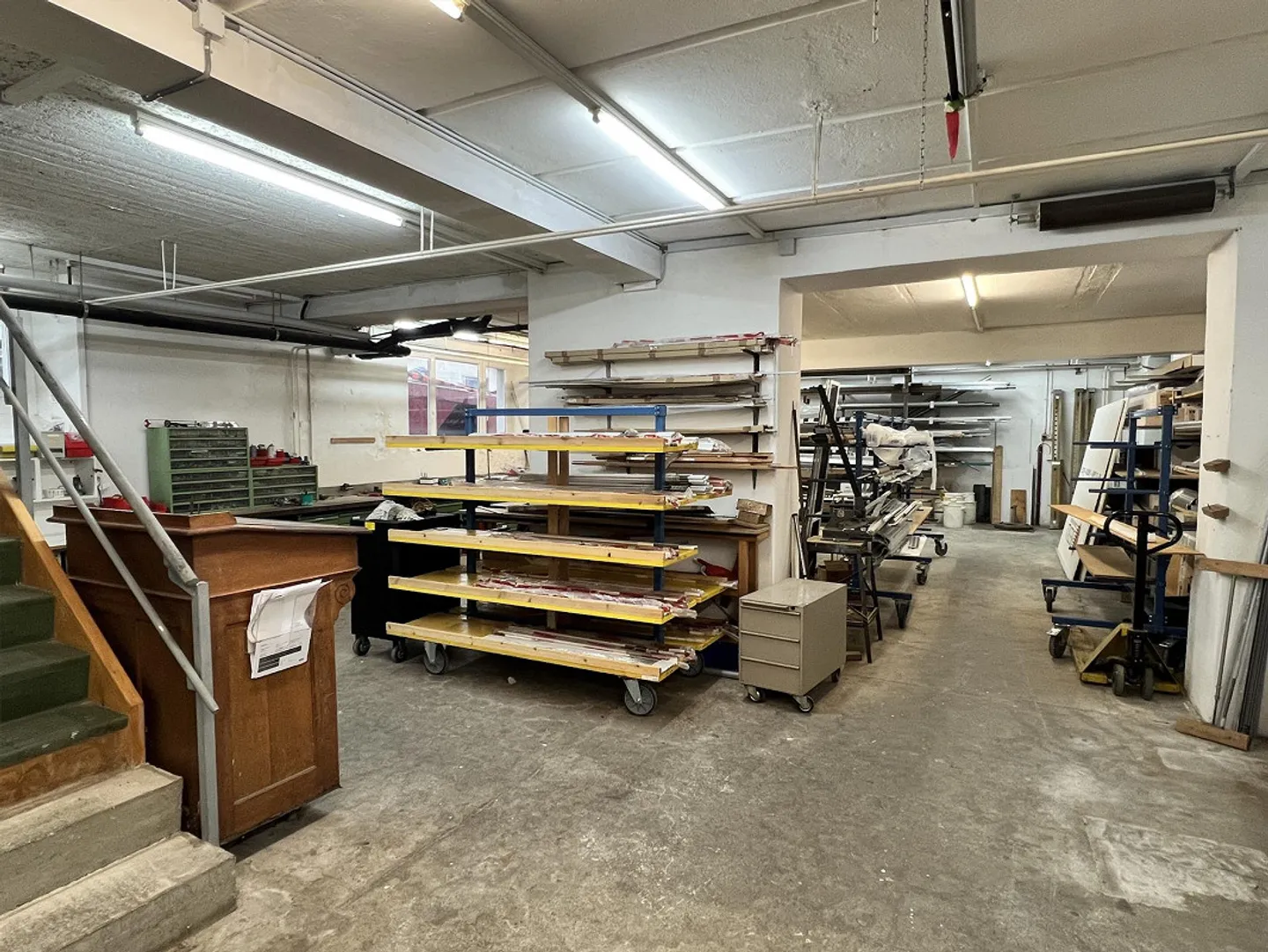 Spaziosi locali officina e magazzino con ufficio in posizione centrale - Foto 9 di 10