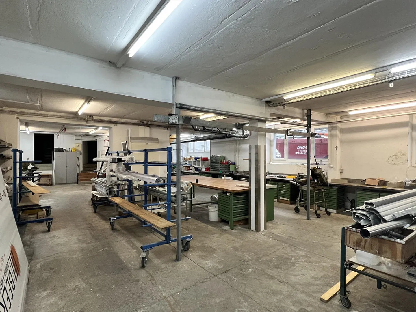 Spaziosi locali officina e magazzino con ufficio in posizione centrale - Foto 2 di 10