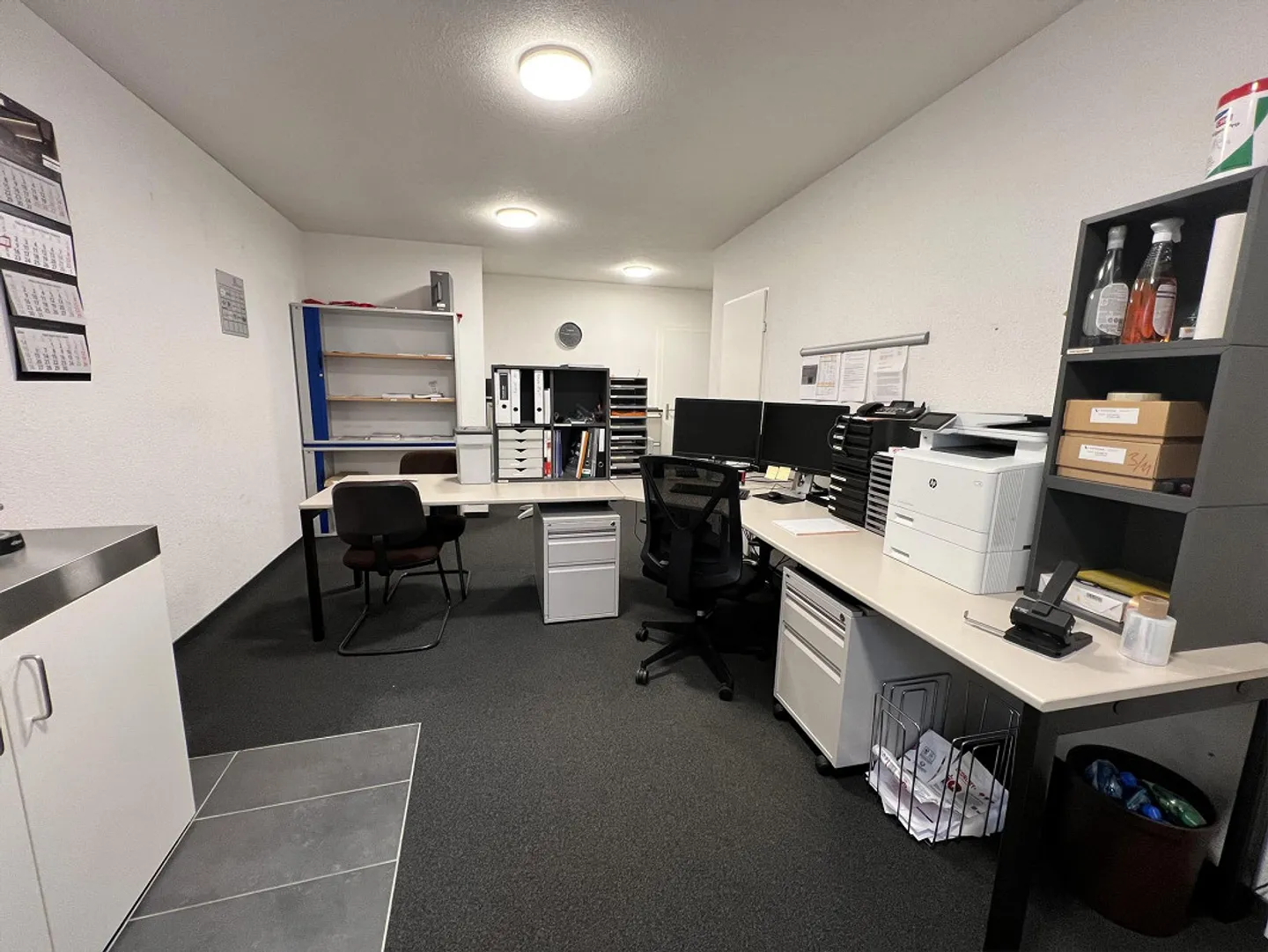 Spaziosi locali officina e magazzino con ufficio in posizione centrale - Foto 3 di 10