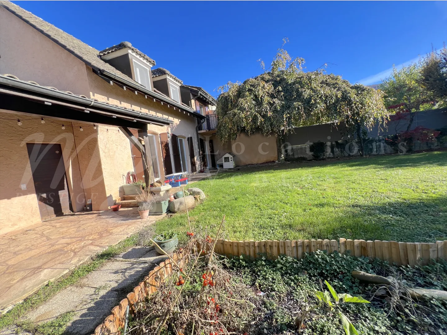 Exklusiv! SEHR GROSSES FAMILIENHAUS MIT 300 m2 NUTZFLÄCHE UND GARTEN - 5 c - Foto 1 von 13