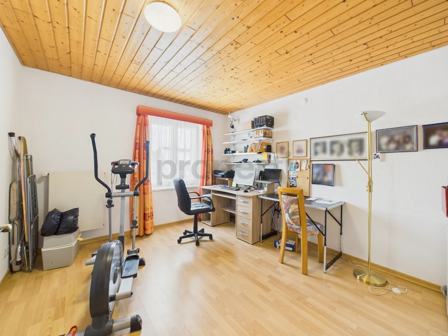 Charming 4-Room Penthouse in Fahrwangen - Photo 8 of 13