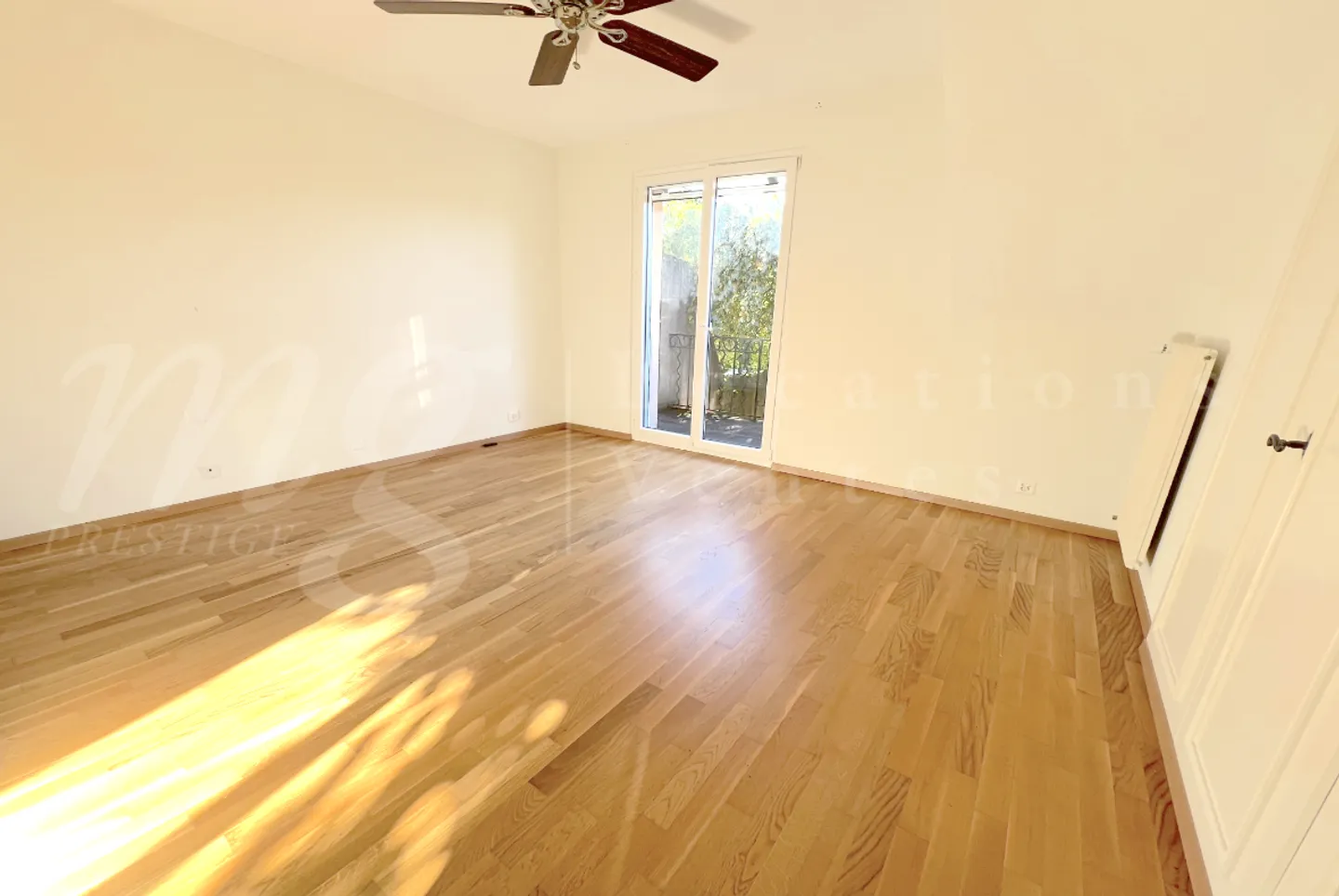 Exklusiv! SEHR GROSSES FAMILIENHAUS MIT 300 m2 NUTZFLÄCHE UND GARTEN - 5 c - Foto 7 von 13