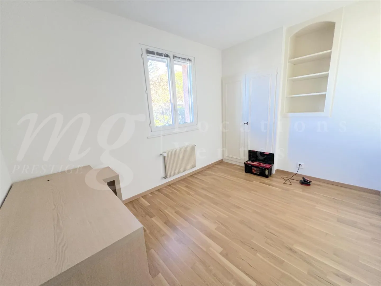 Exklusiv! SEHR GROSSES FAMILIENHAUS MIT 300 m2 NUTZFLÄCHE UND GARTEN - 5 c - Foto 9 von 13