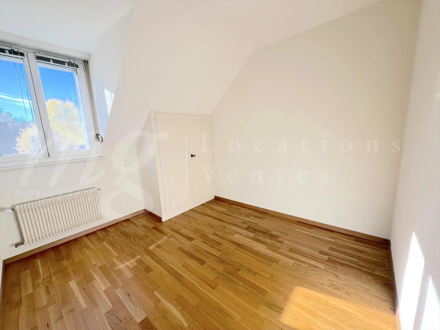 Exklusiv! SEHR GROSSES FAMILIENHAUS MIT 300 m2 NUTZFLÄCHE UND GARTEN - 5 c - Foto 11 von 13