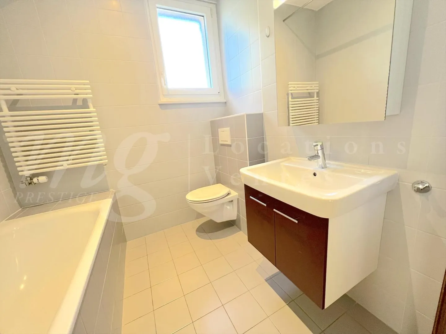 Exklusiv! SEHR GROSSES FAMILIENHAUS MIT 300 m2 NUTZFLÄCHE UND GARTEN - 5 c - Foto 13 von 13