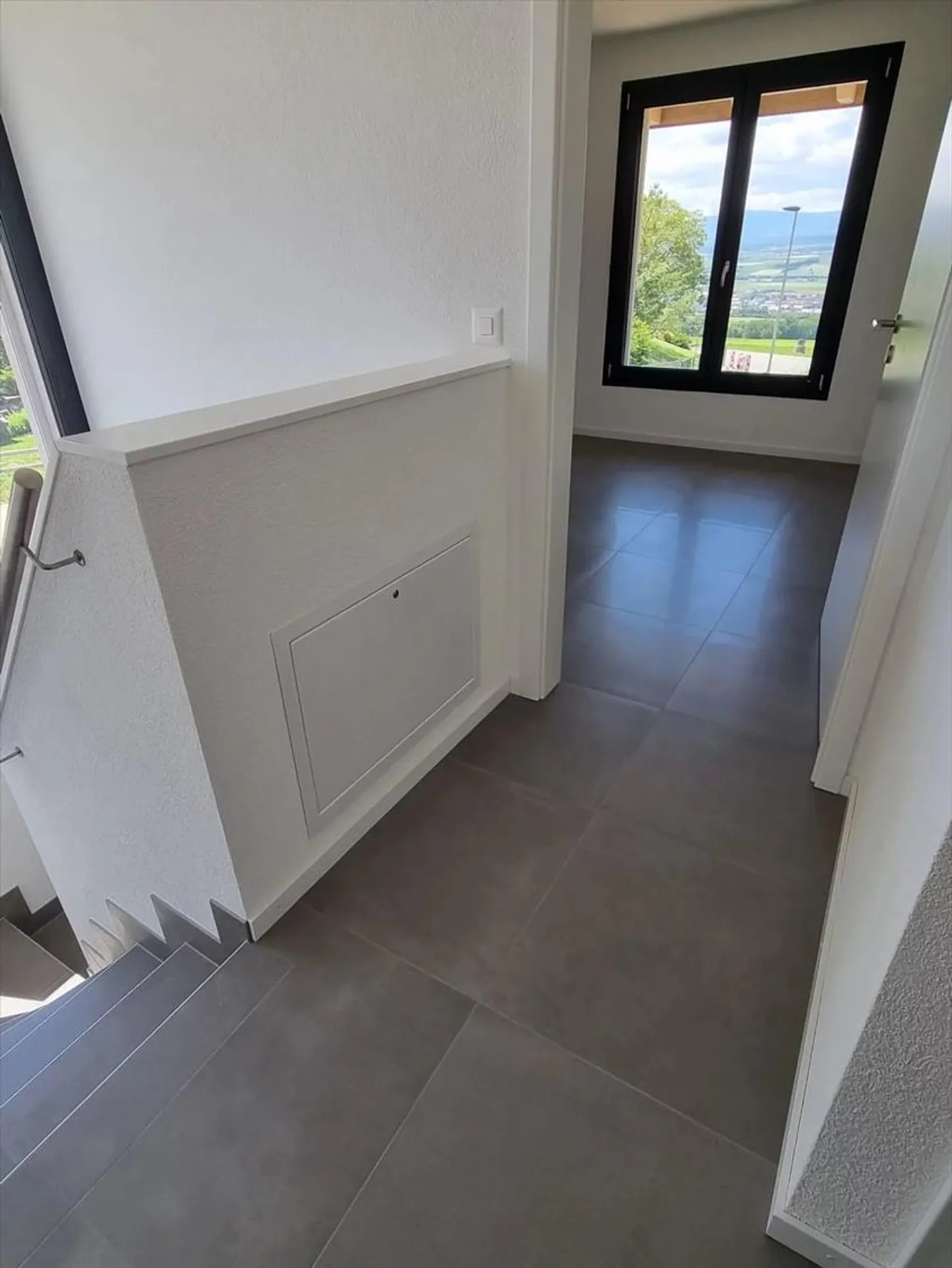Neu gebautes Haus mit 5,5 Zimmern auf 3 Ebenen - Foto 5 von 11