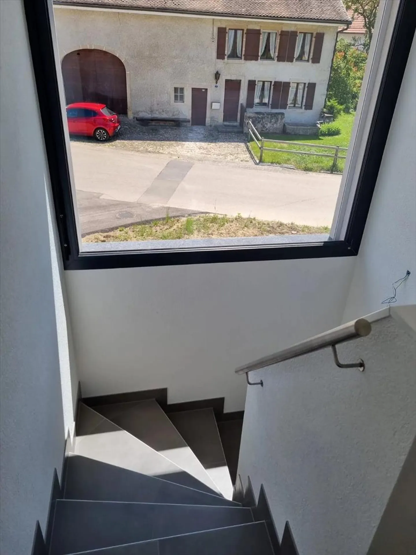 Neu gebautes Haus mit 5,5 Zimmern auf 3 Ebenen - Foto 7 von 11