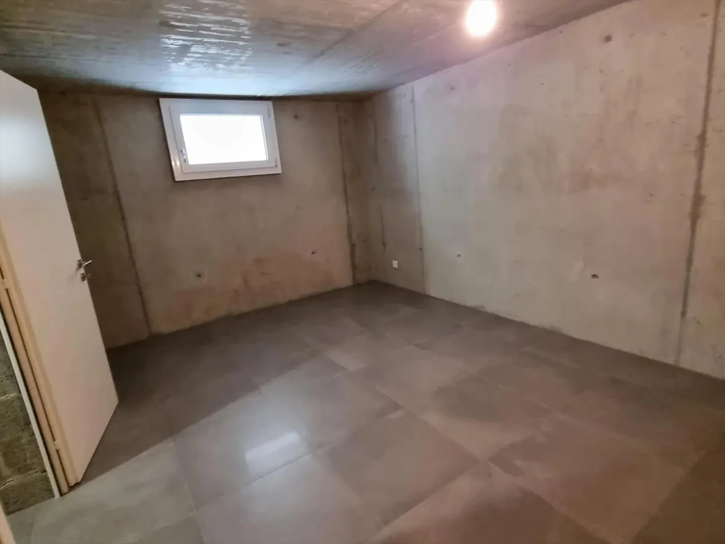 Neu gebautes Haus mit 5,5 Zimmern auf 3 Ebenen - Foto 11 von 11