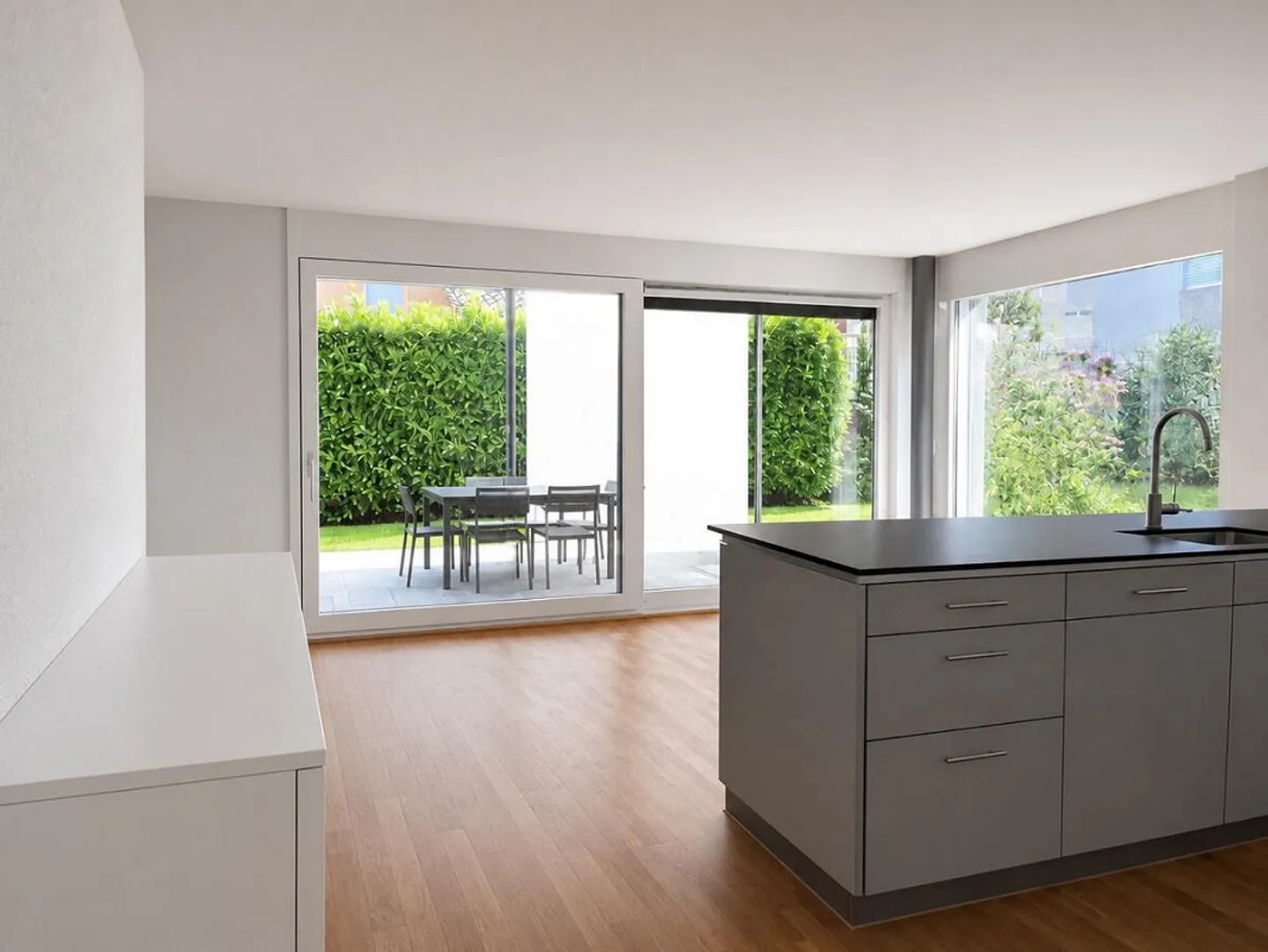Appartement au rez-de-chaussée avec place de parking et salle de bricolage - Photo 1 sur 7
