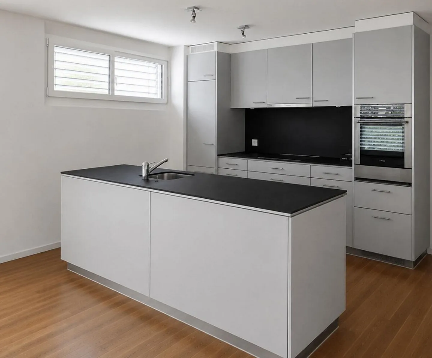 Appartement au rez-de-chaussée avec place de parking et salle de bricolage - Photo 6 sur 7