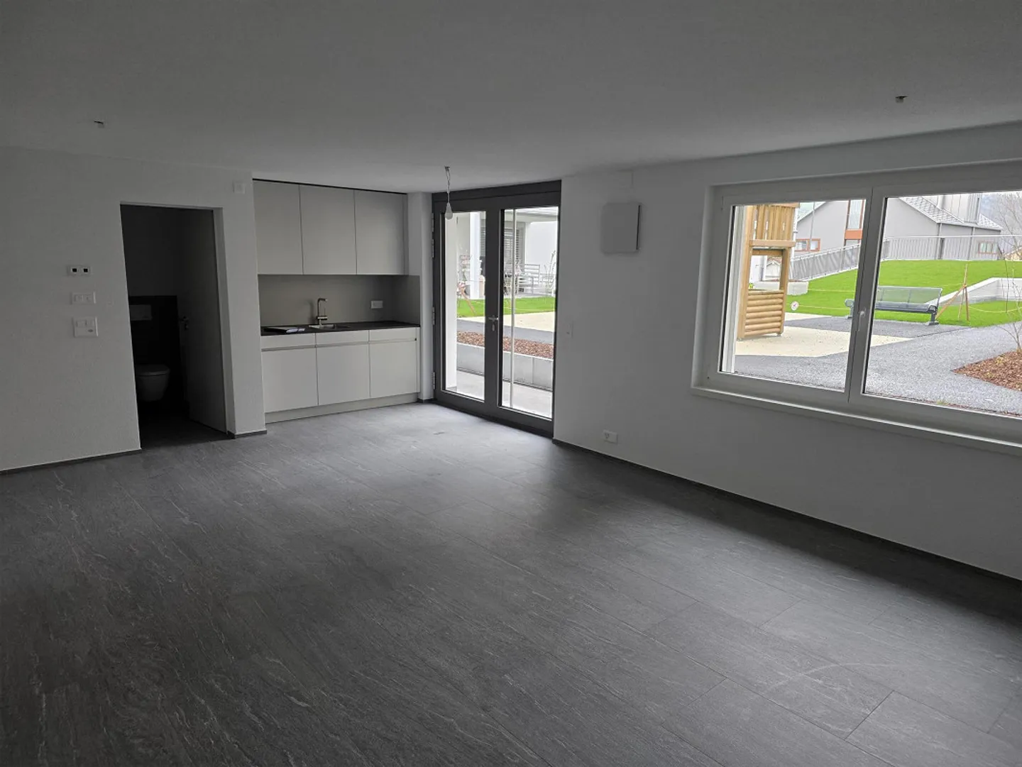 Gewerberaum im Zentrum von Lauerz - Photo 2 of 5