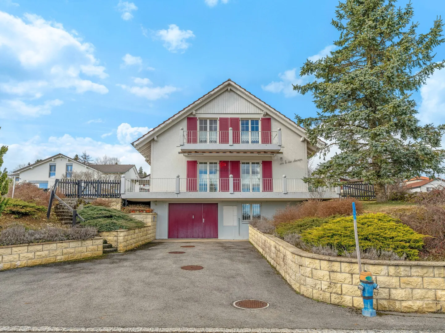 Single-family house - Photo 1 of 8