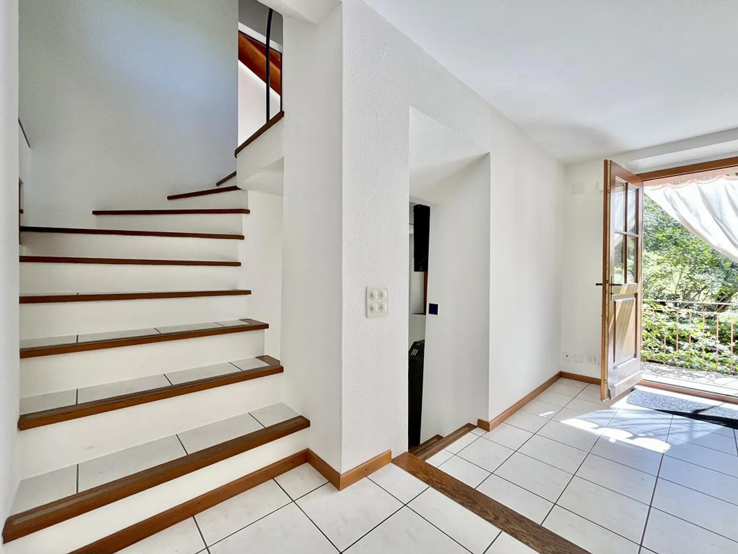 Rental House Tessin 3.5 Rooms with Courtyard in Barbengo - Photo 2 of 9