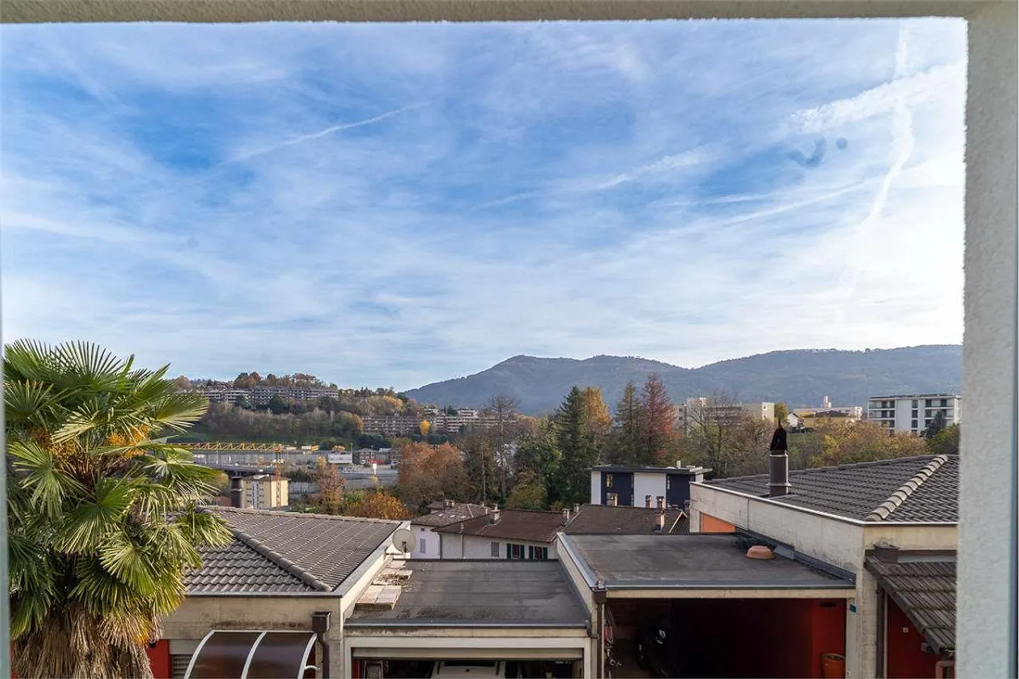 Vacallo: exclusive 2.5-room high-end apartment with a view of greenery - Photo 12 of 12