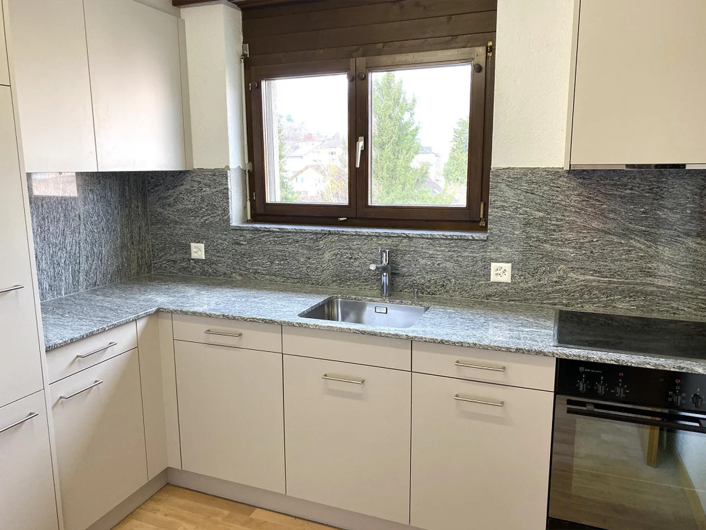Appartement 3.5 pièces dans un beau quartier résidentiel - Photo 1 sur 8