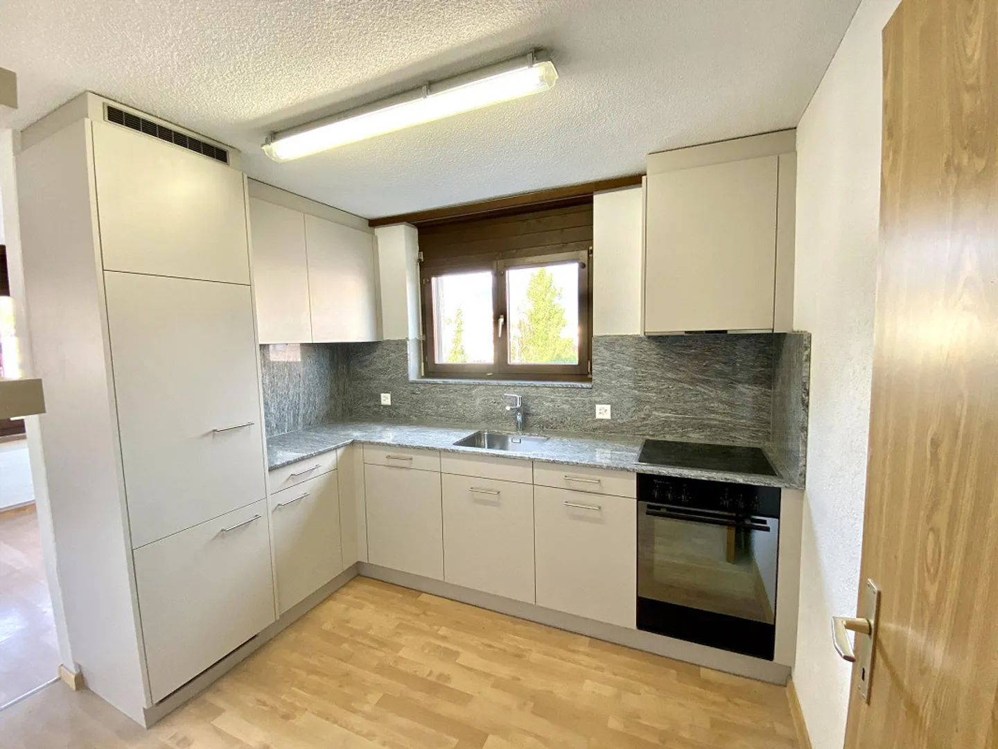 Appartement 3.5 pièces dans un beau quartier résidentiel - Photo 2 sur 8