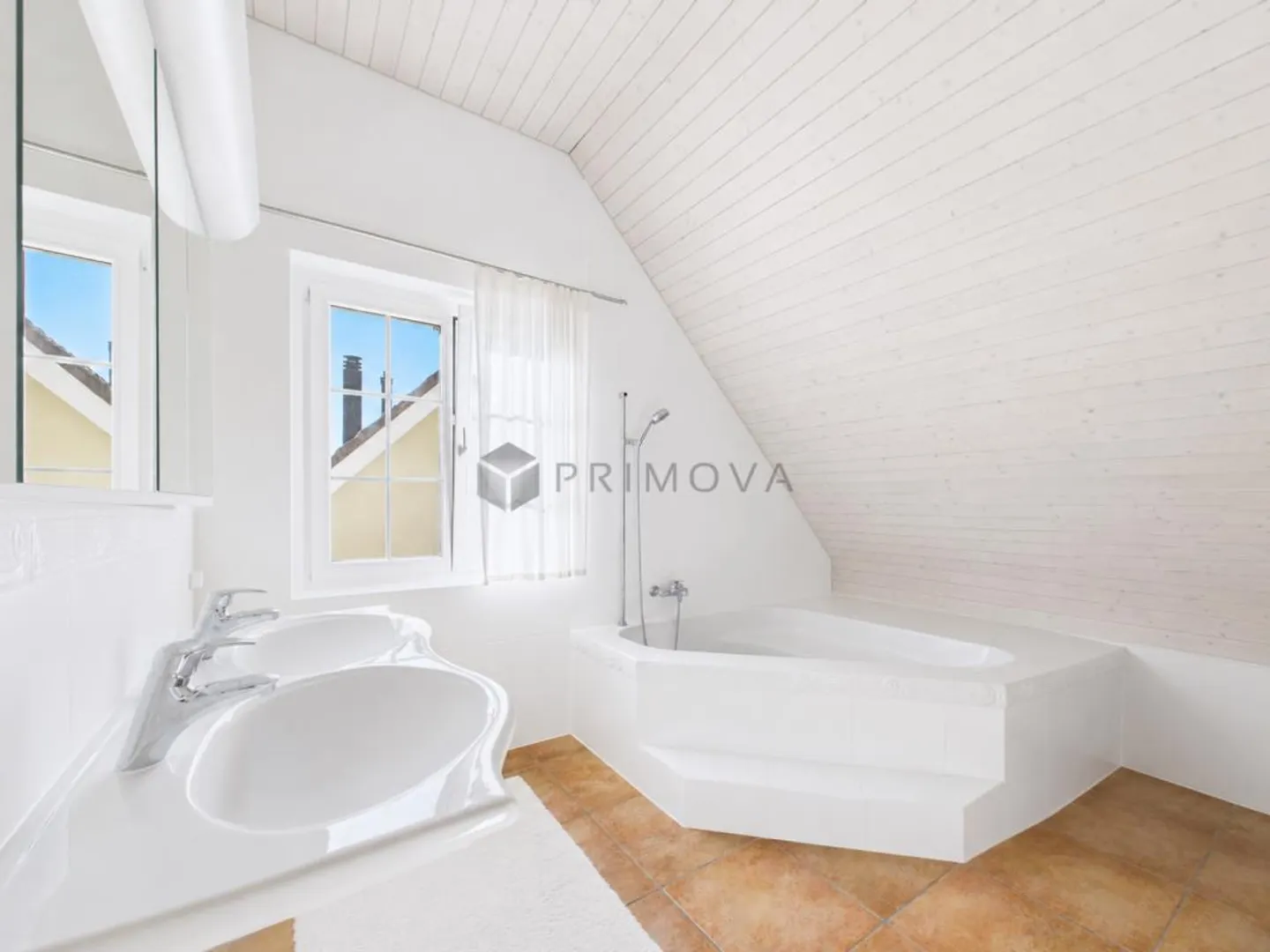 Sovereign Location, Detached with Pool & Sauna - Photo 9 of 13