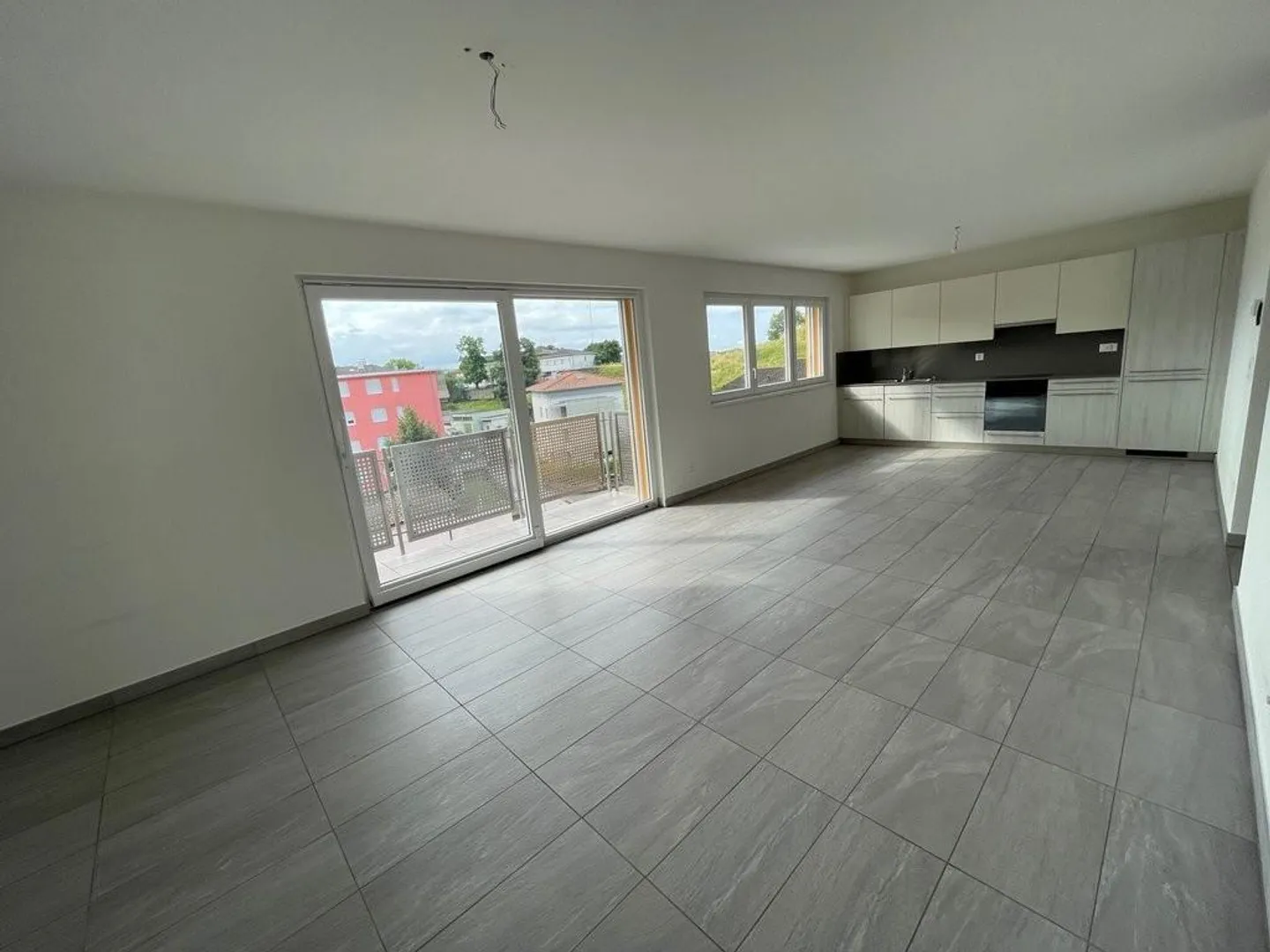 Bright apartment in a small building - Photo 3 of 10