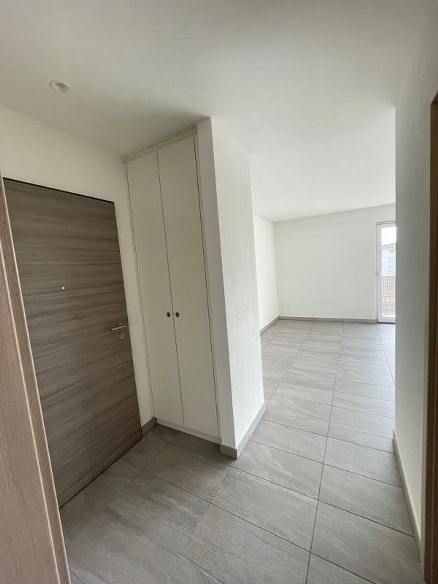 Bright apartment in a small building - Photo 4 of 10
