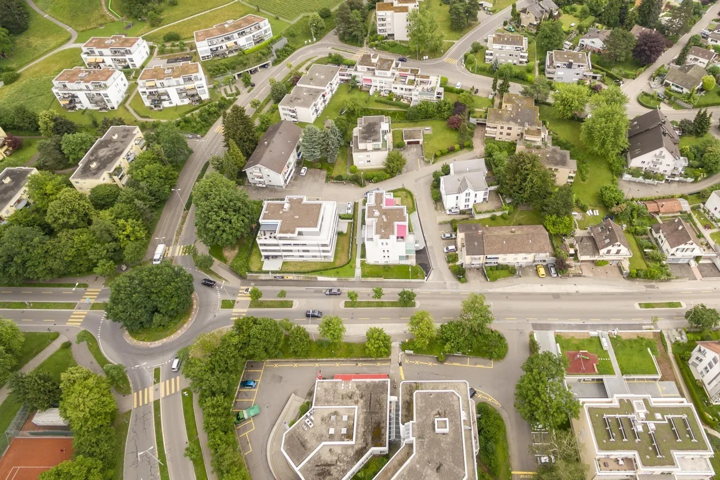 Place de stationnement dans le garage souterrain - optionnelle avec station de recharge E - Photo 4 sur 4