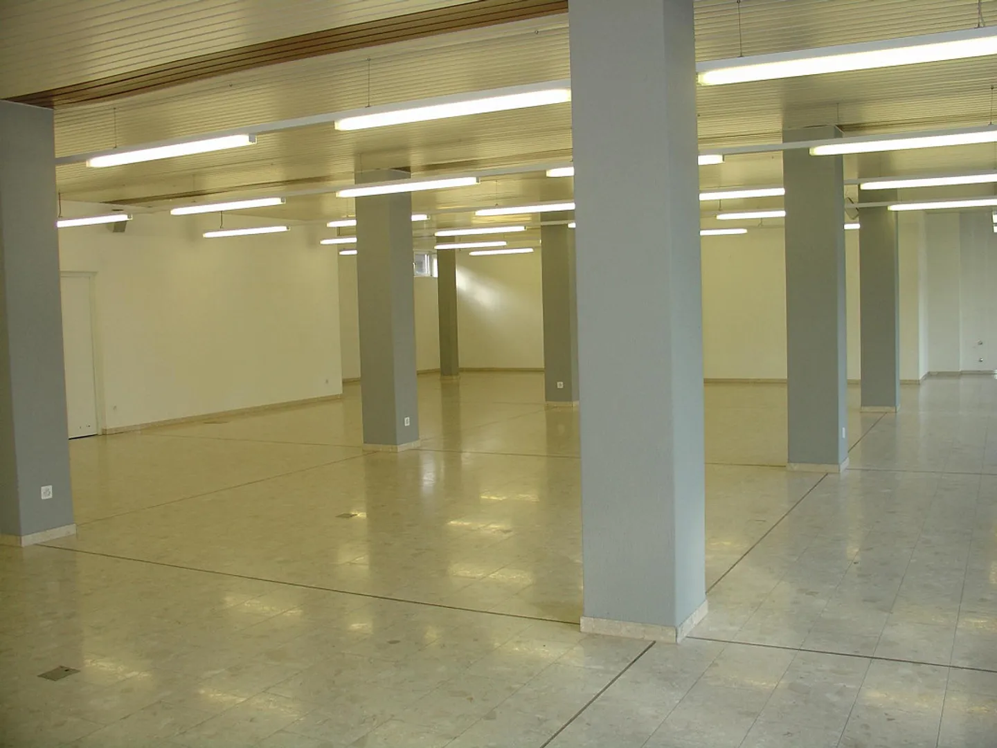 Ampio locale di vendita al rondò - Foto 9 di 10