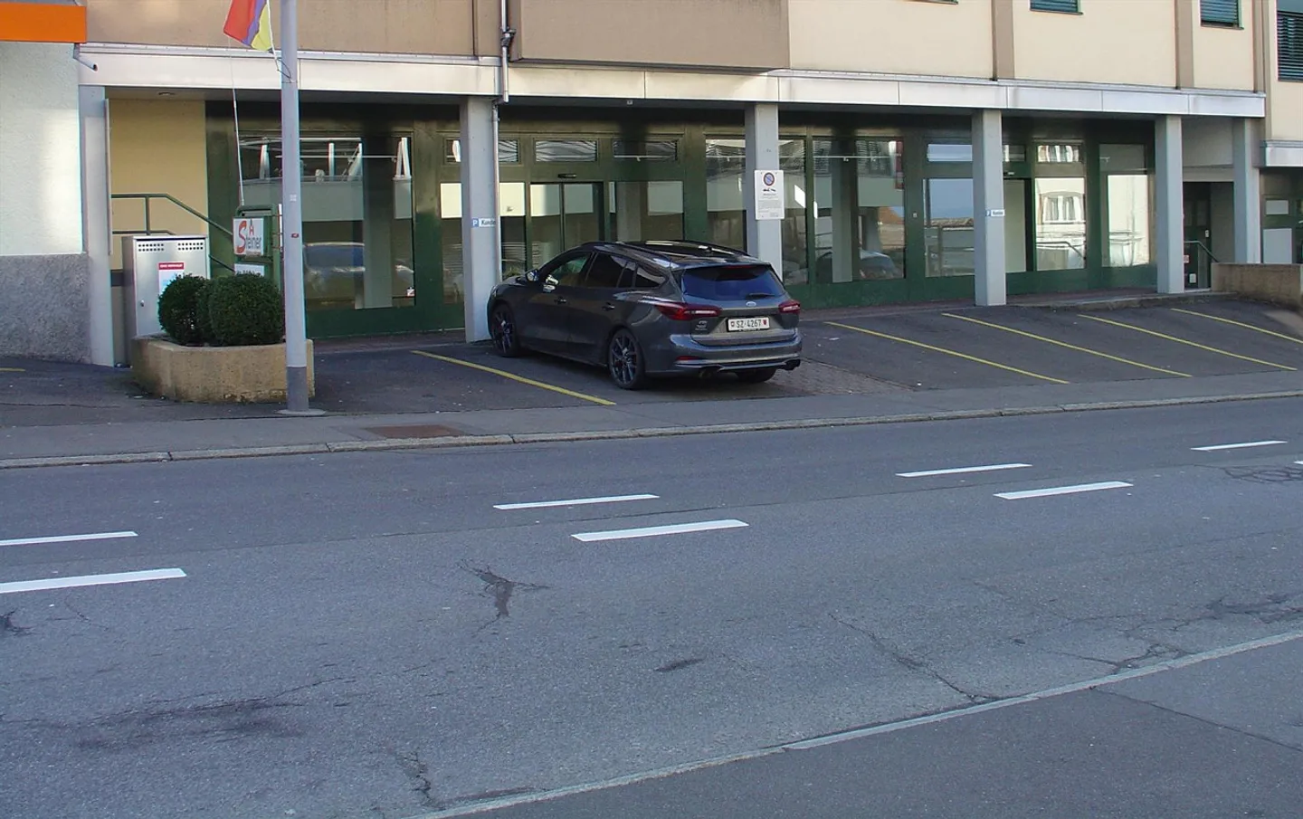 Ampio locale di vendita al rondò - Foto 10 di 10