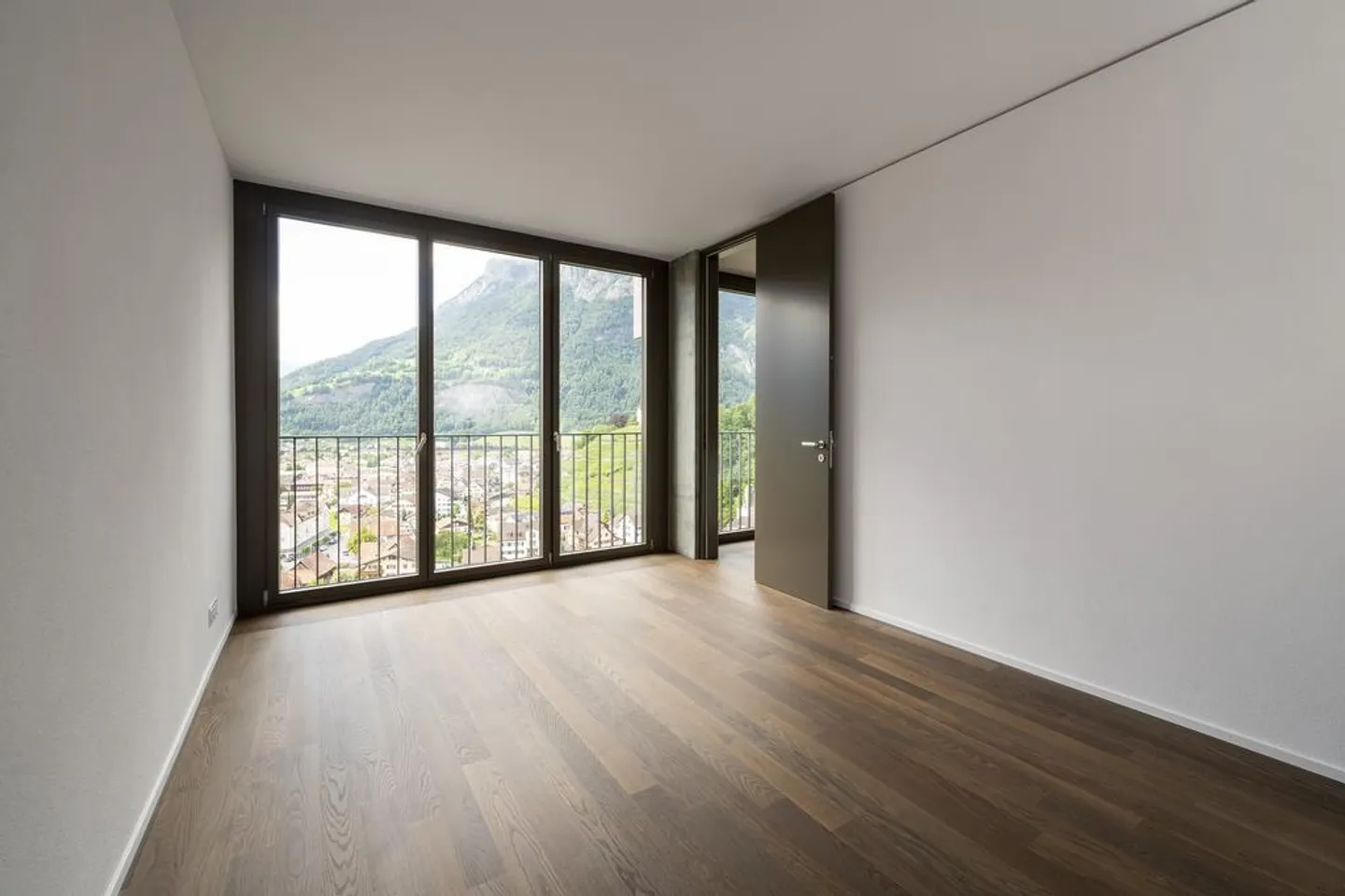 Appartamento spazioso in posizione privilegiata - Foto 5 di 12