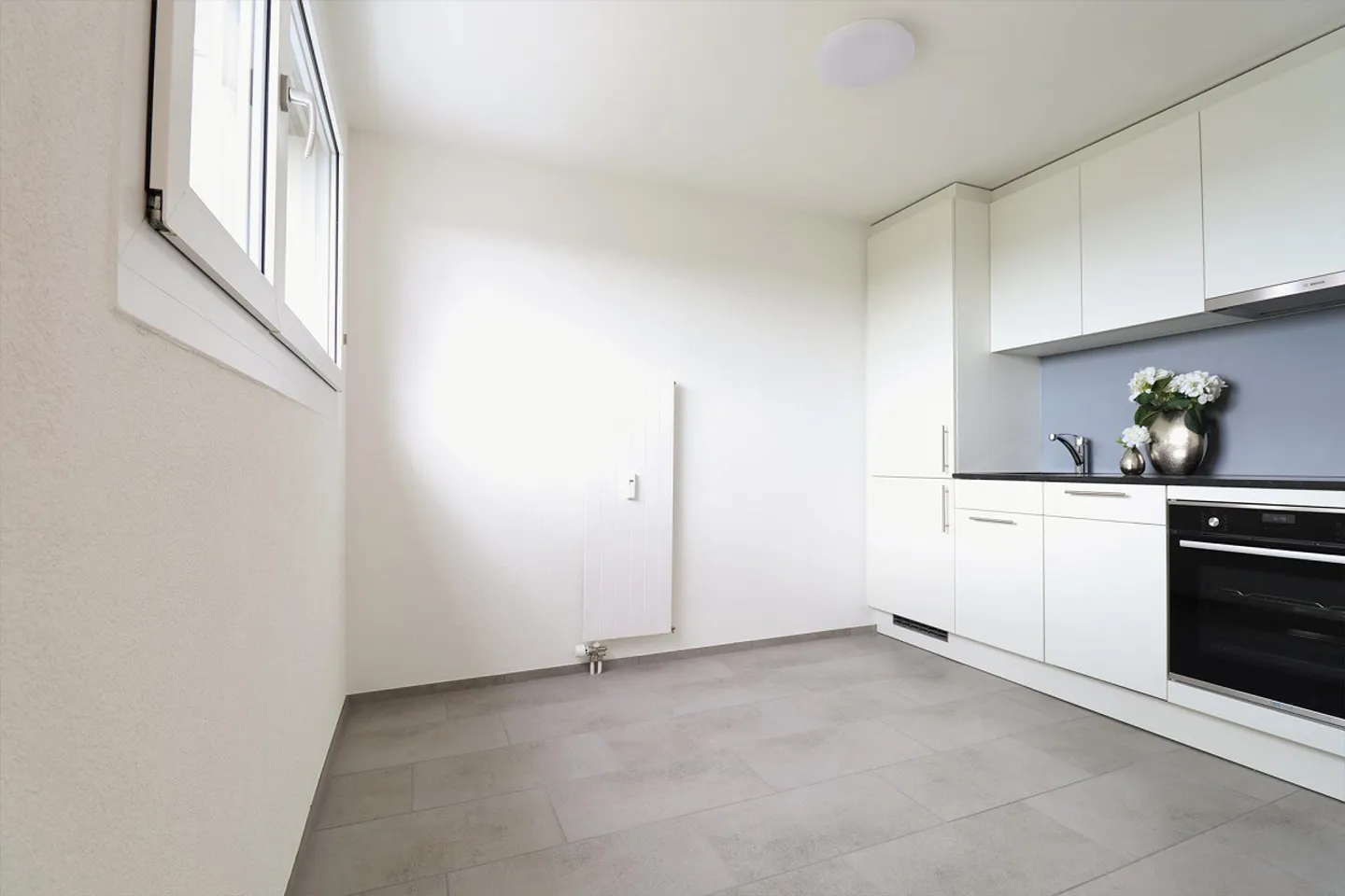 Appartement moderne de 1,5 pièce dans un immeuble multifamilial entièrement rénové - Photo 2 sur 9