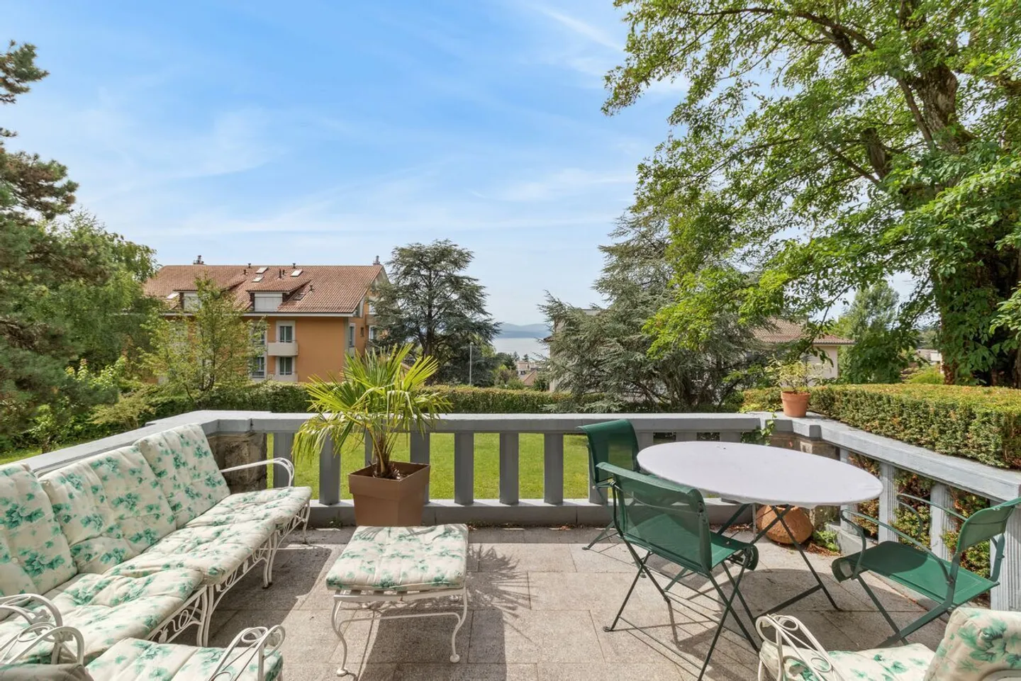 Appartement élégant avec jardin - Photo 3 sur 6