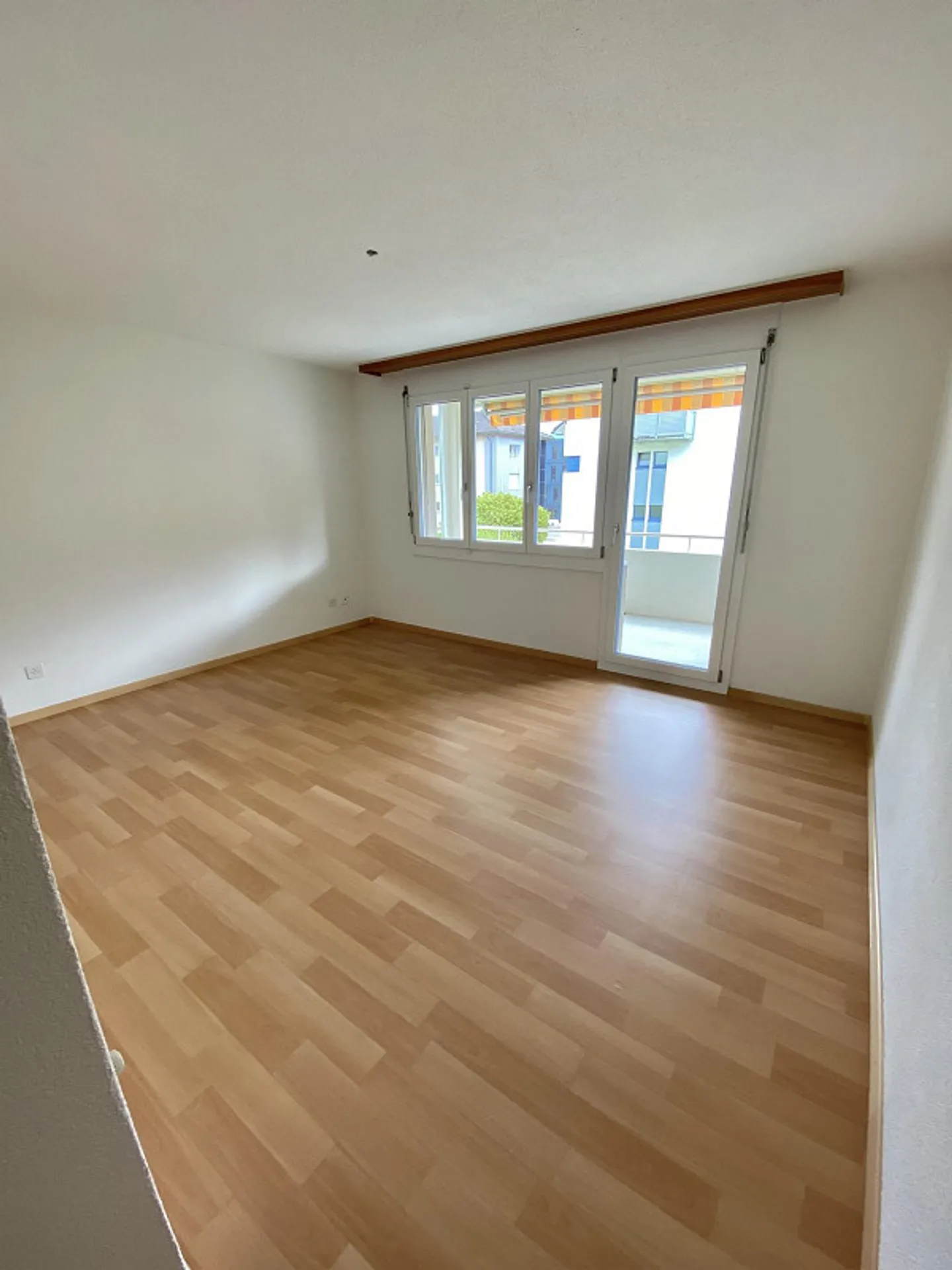 Appartamento 4.5 stanze in una posizione tranquilla e soleggiata - Foto 6 di 11