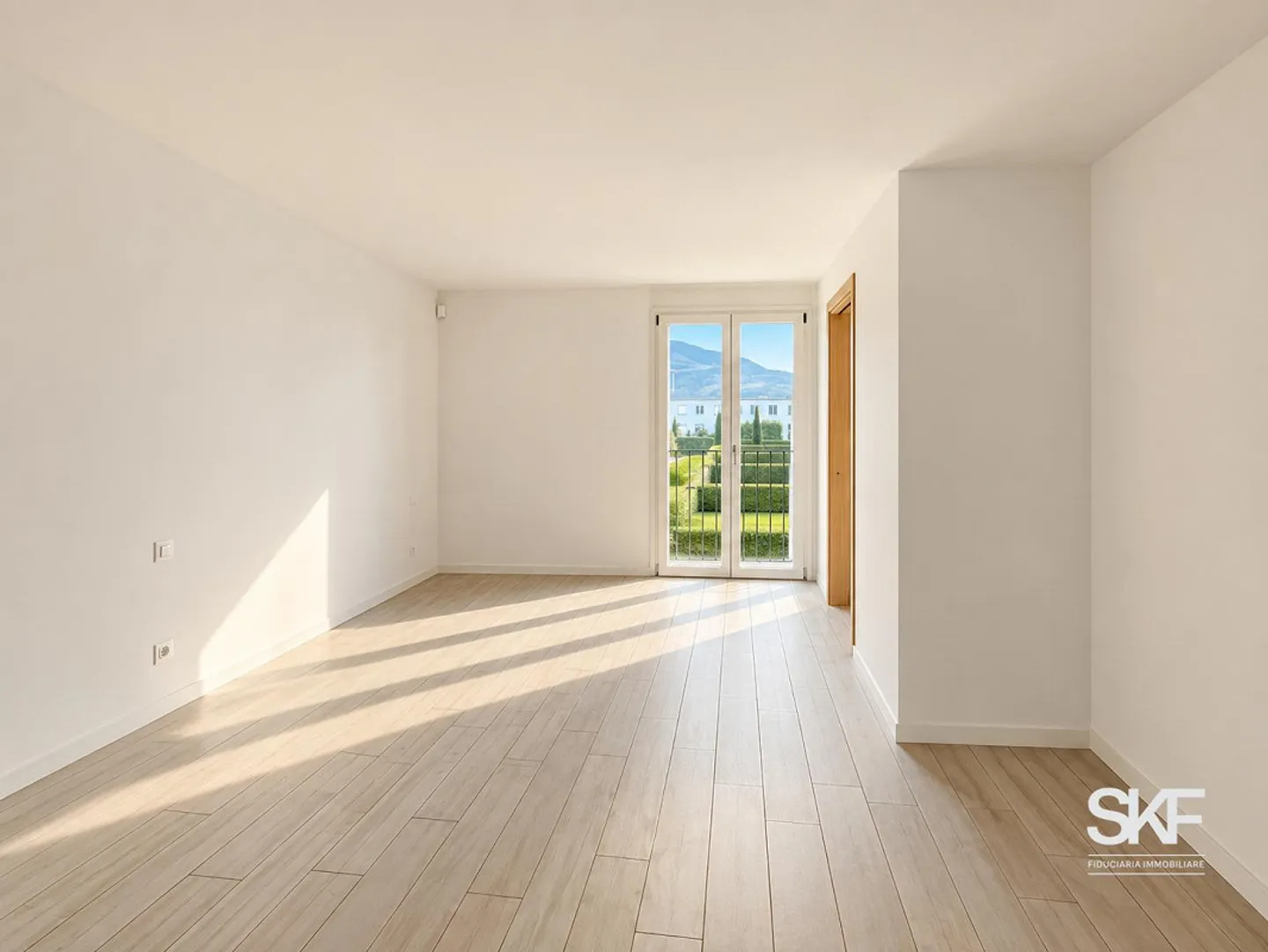 CASLANO - À VENDRE SPACIEUX 6.5 PIÈCES AVEC PISCINE - Photo 6 sur 11
