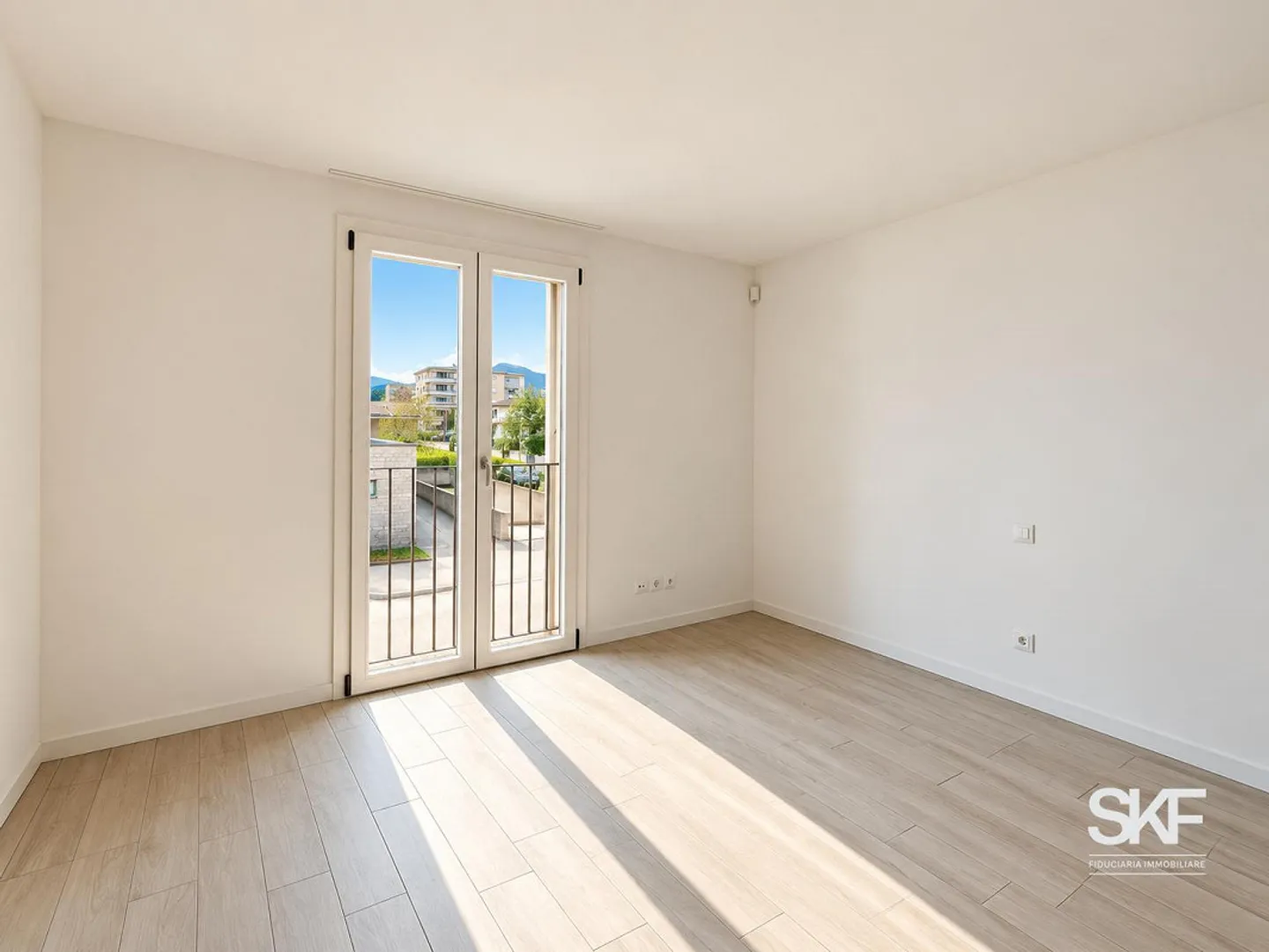 CASLANO - À VENDRE SPACIEUX 6.5 PIÈCES AVEC PISCINE - Photo 8 sur 11