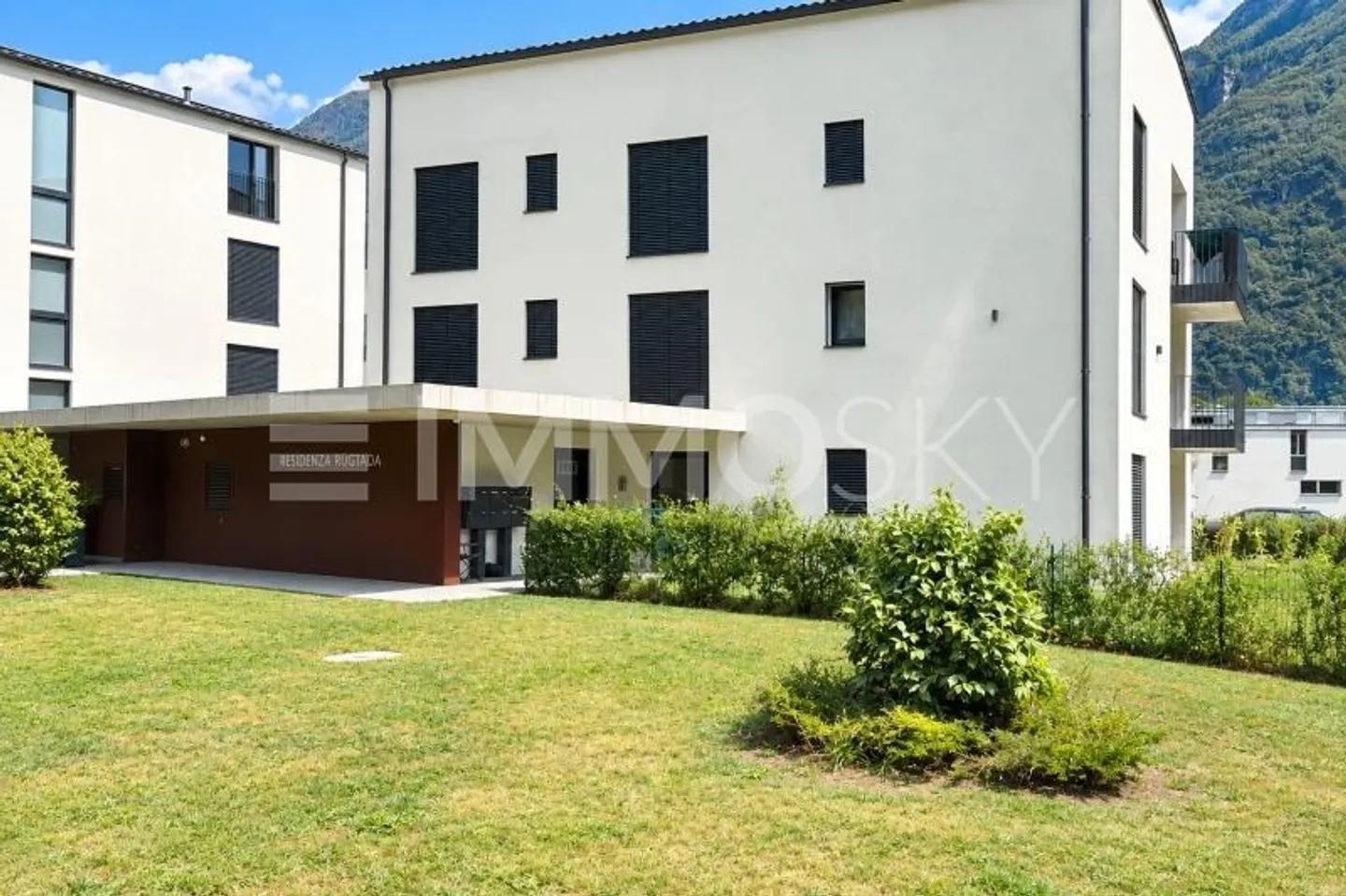 Appartamento moderno in natura - Foto 1 di 5