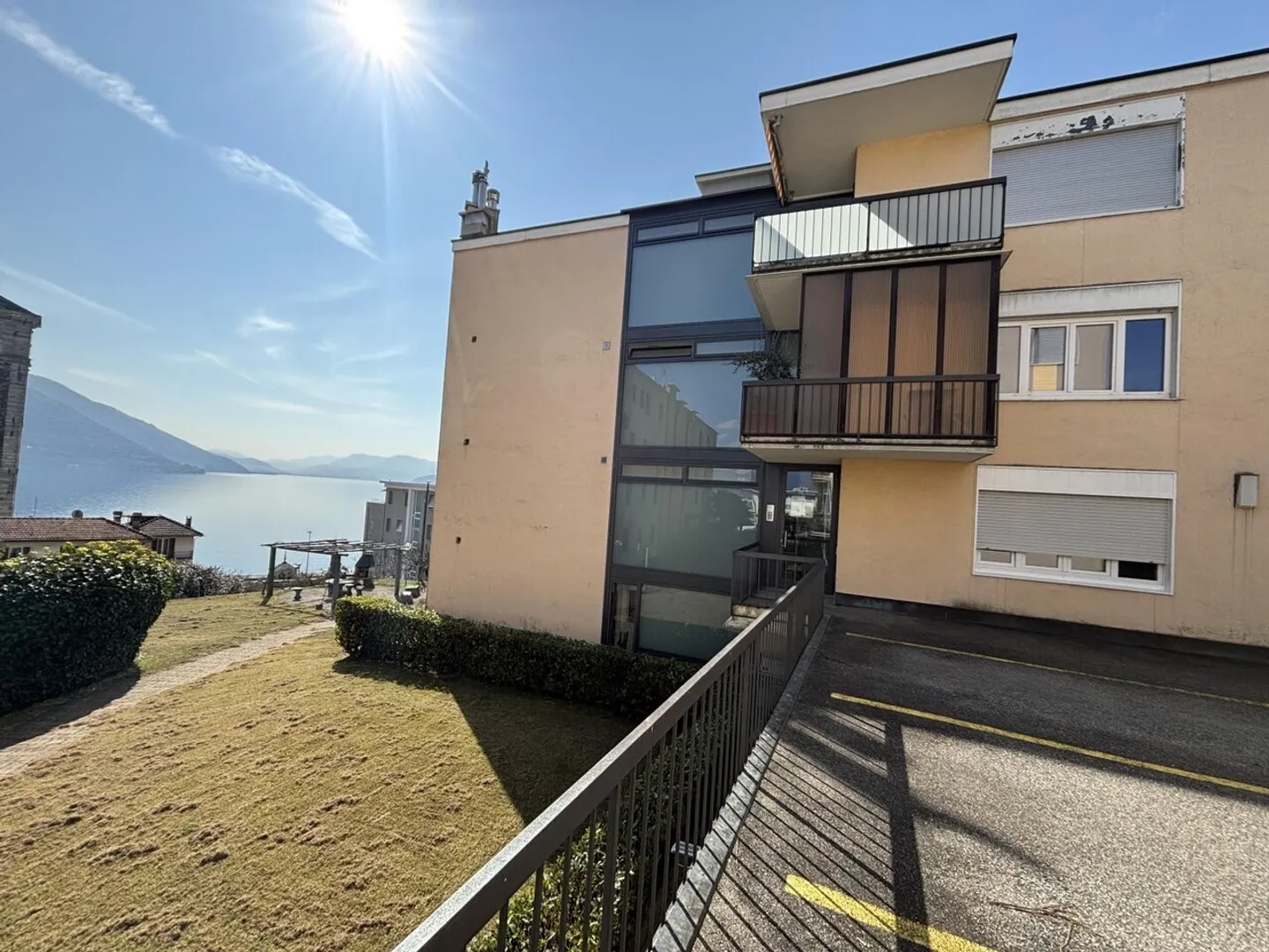 Appartement ensoleillé avec vue sur le lac - Photo 1 sur 13