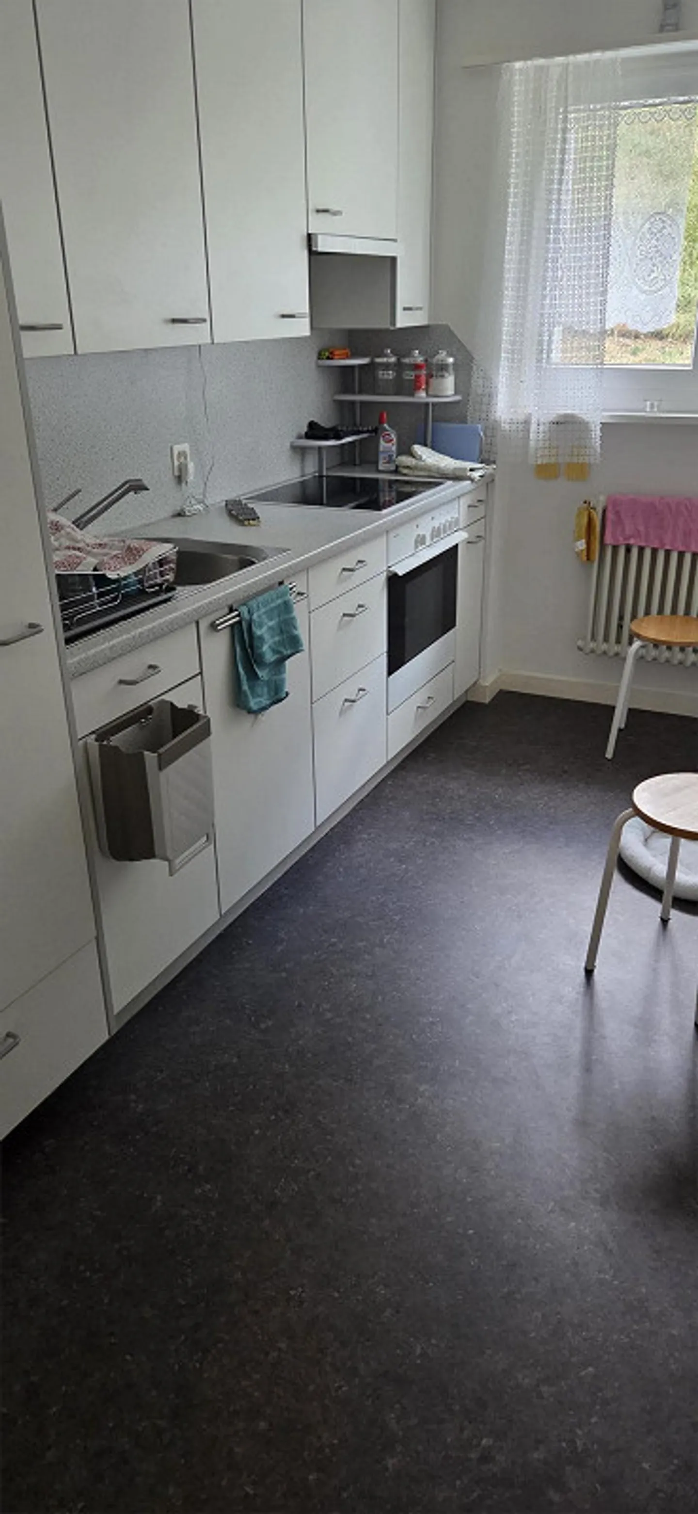 Appartement ensoleillé de 4 pièces à Waldenburg avec balcon - Photo 3 sur 16