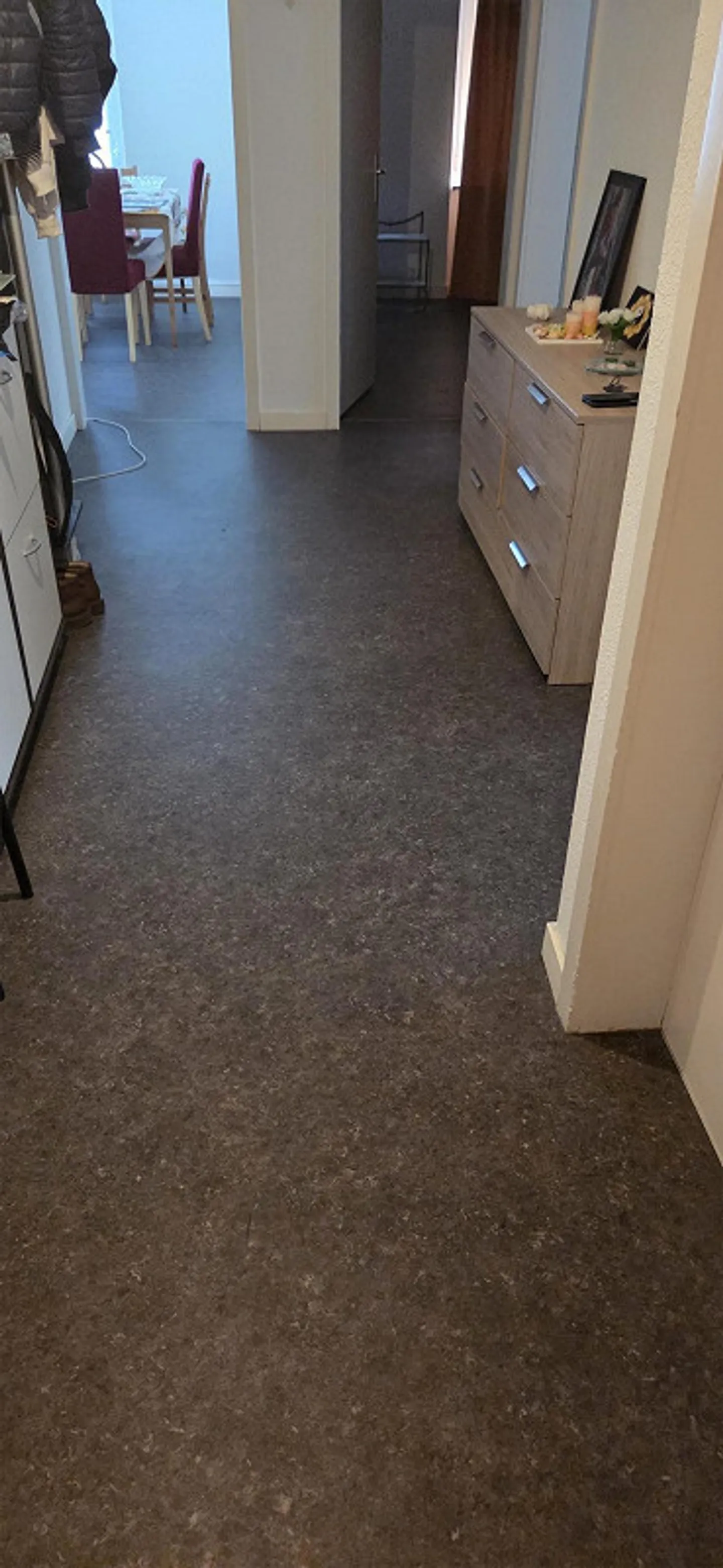 Appartement ensoleillé de 4 pièces à Waldenburg avec balcon - Photo 1 sur 16