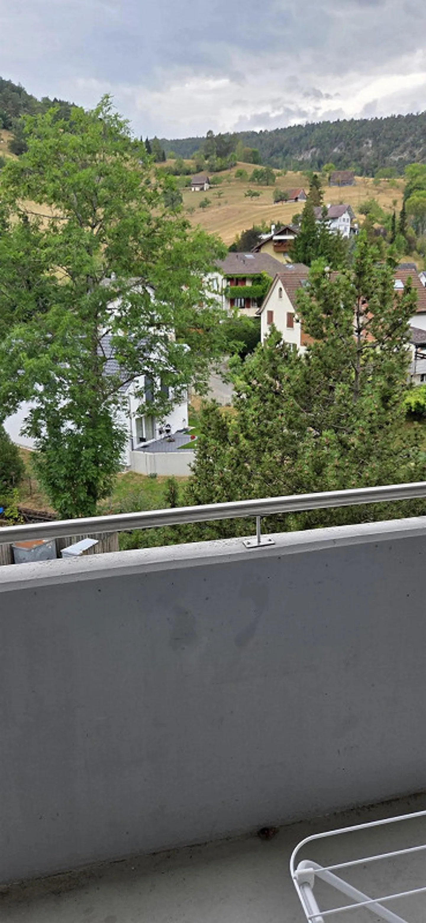 Appartement ensoleillé de 4 pièces à Waldenburg avec balcon - Photo 12 sur 16