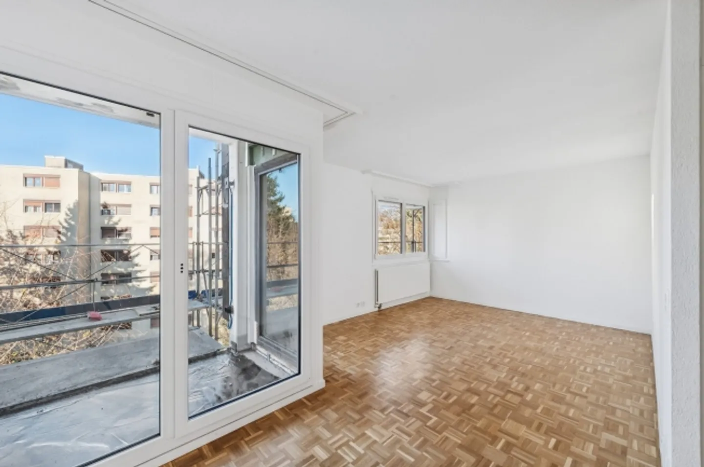 Renovated 2.5 room apartments available for rent - Photo 2 of 9