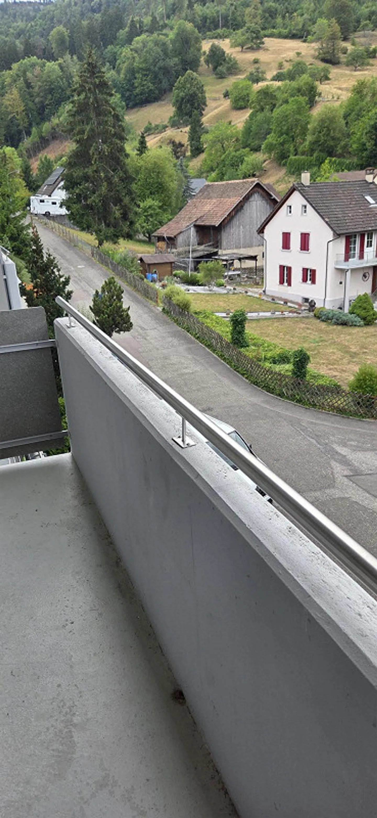 Appartement ensoleillé de 4 pièces à Waldenburg avec balcon - Photo 13 sur 16