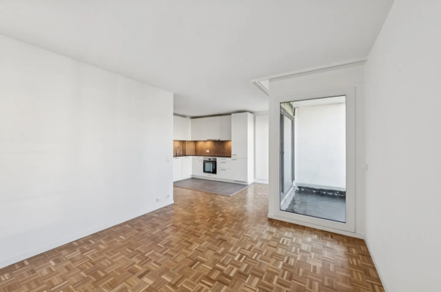 Renovated 2.5 room apartments available for rent - Photo 1 of 9