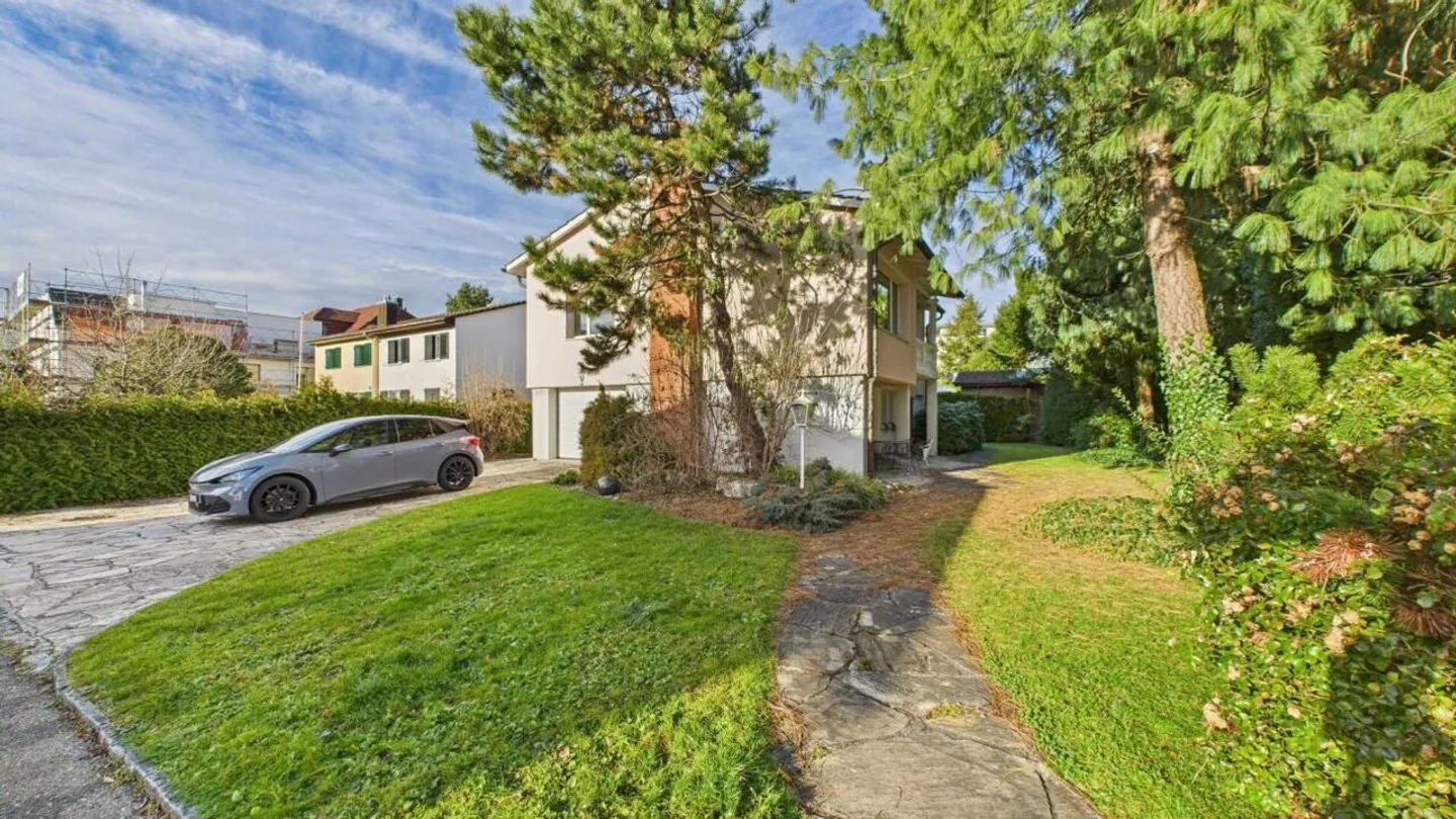 Detached House in the South Quarter - Photo 2 of 9