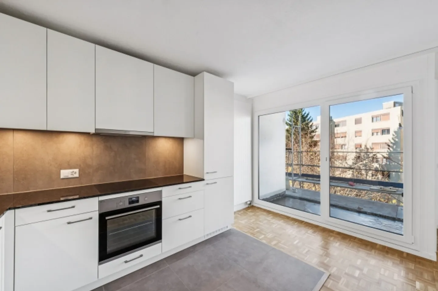 Renovated 2.5 room apartments available for rent - Photo 5 of 9